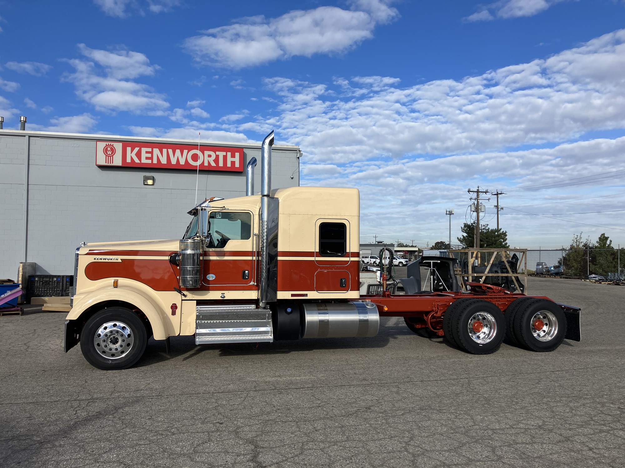 2024 Kenworth W900B - image 1 of 6