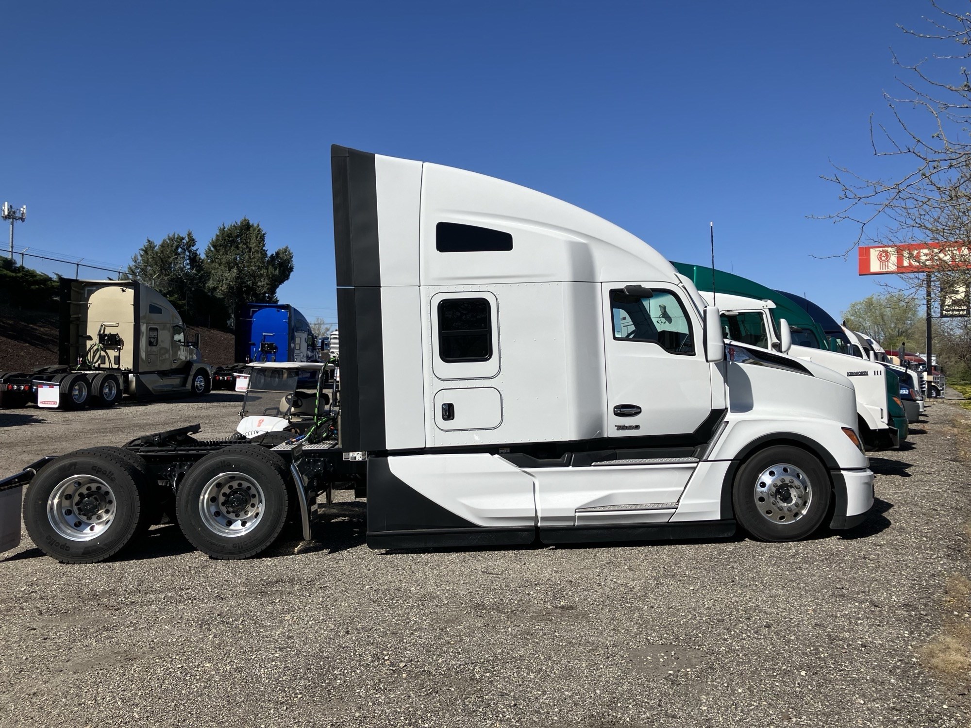 2024 Kenworth T680 - image 3 of 5