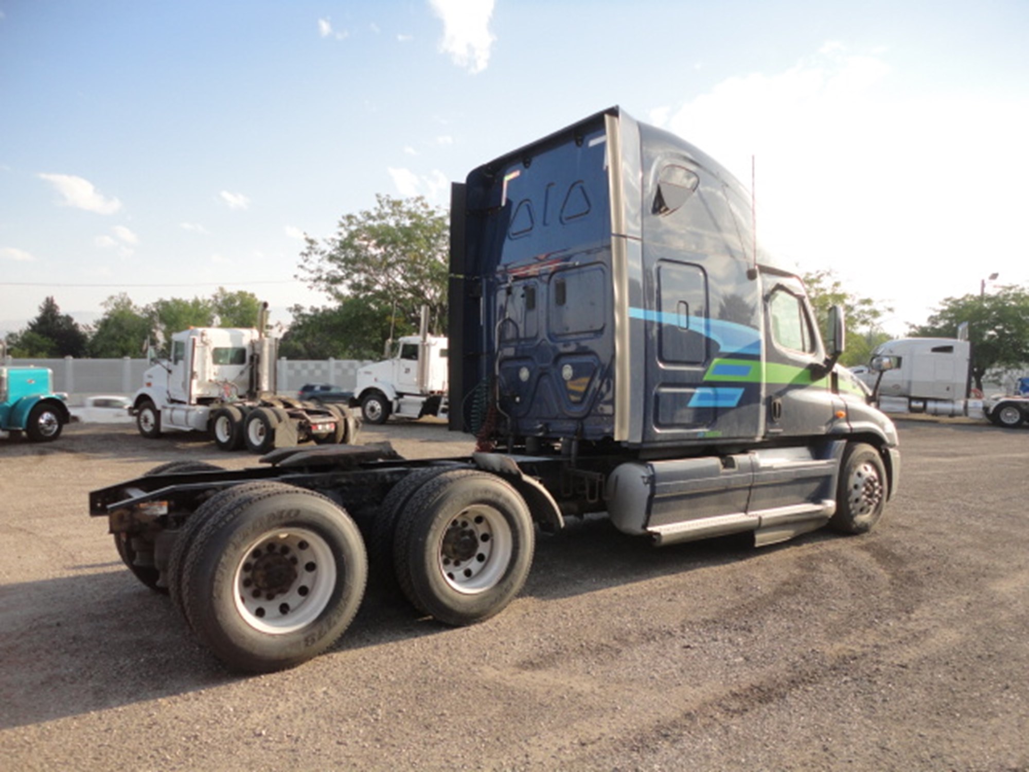 2011 Freightliner Cascadia - image 5 of 6