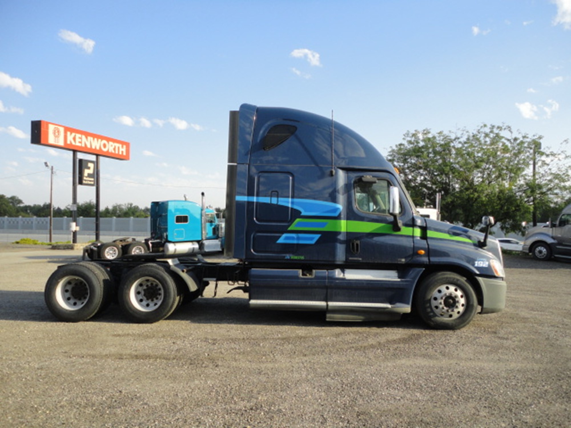 2011 Freightliner Cascadia - image 6 of 6