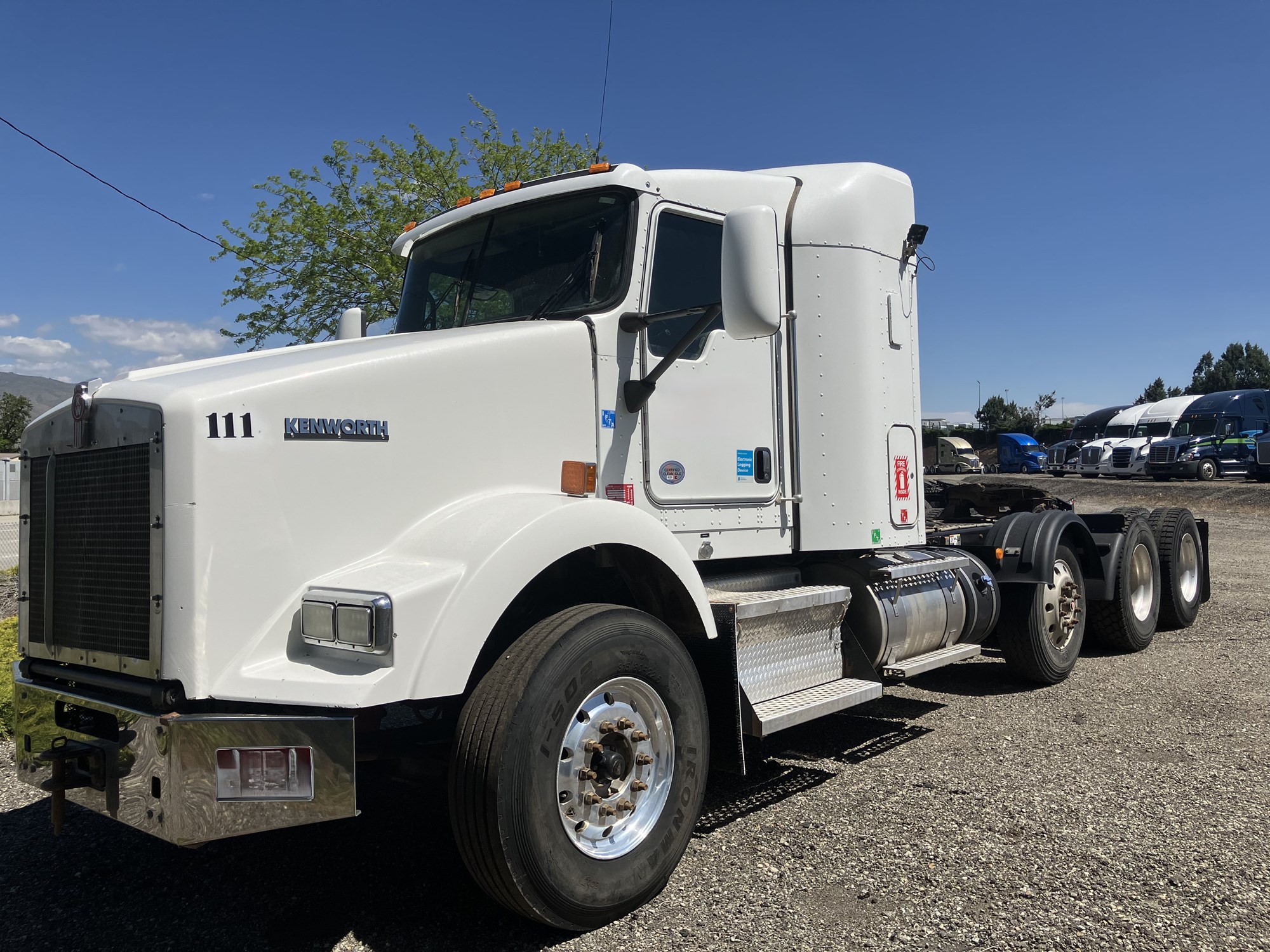 2017 Kenworth T800 - image 1 of 6