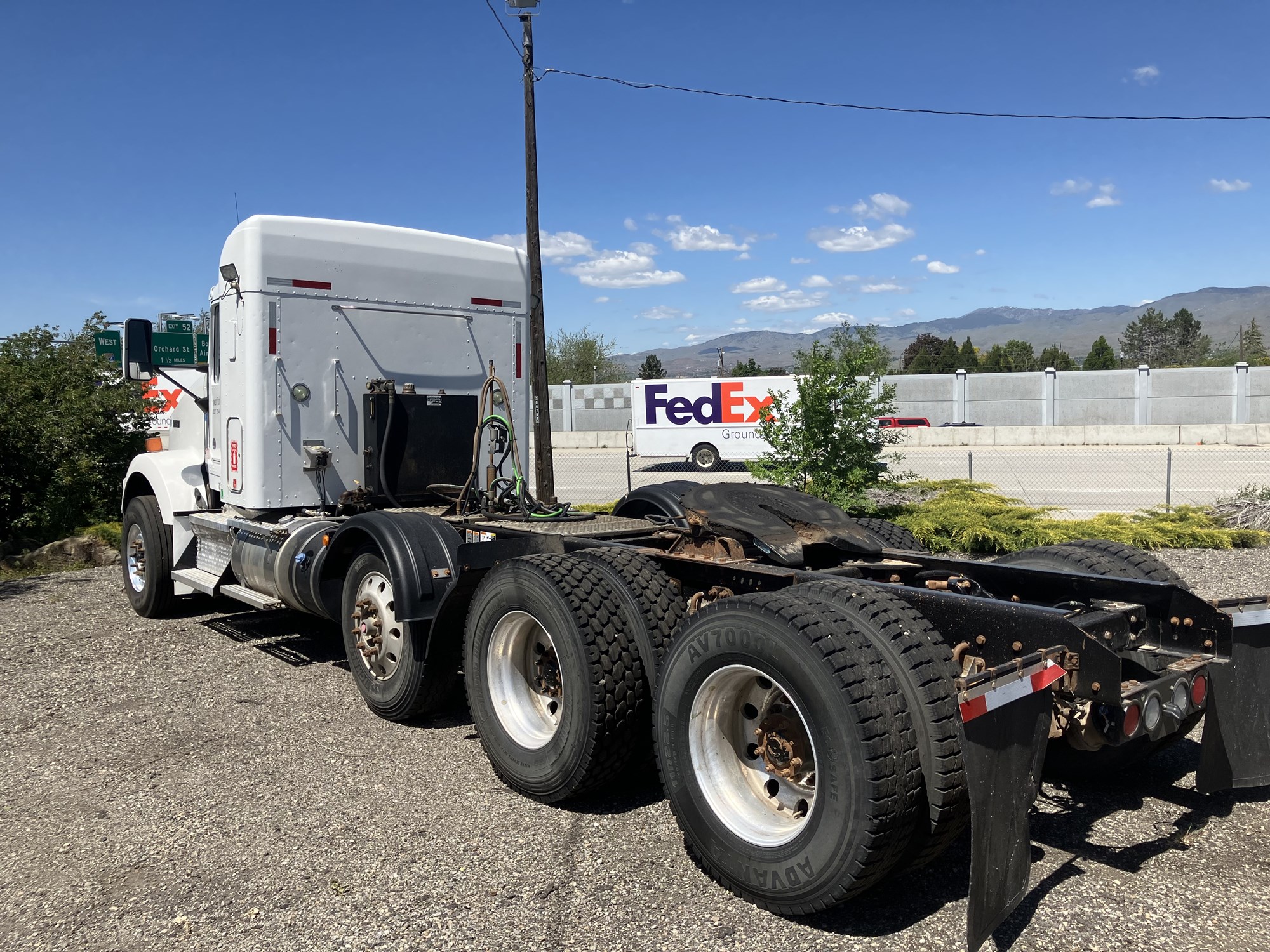 2017 Kenworth T800 - image 4 of 6