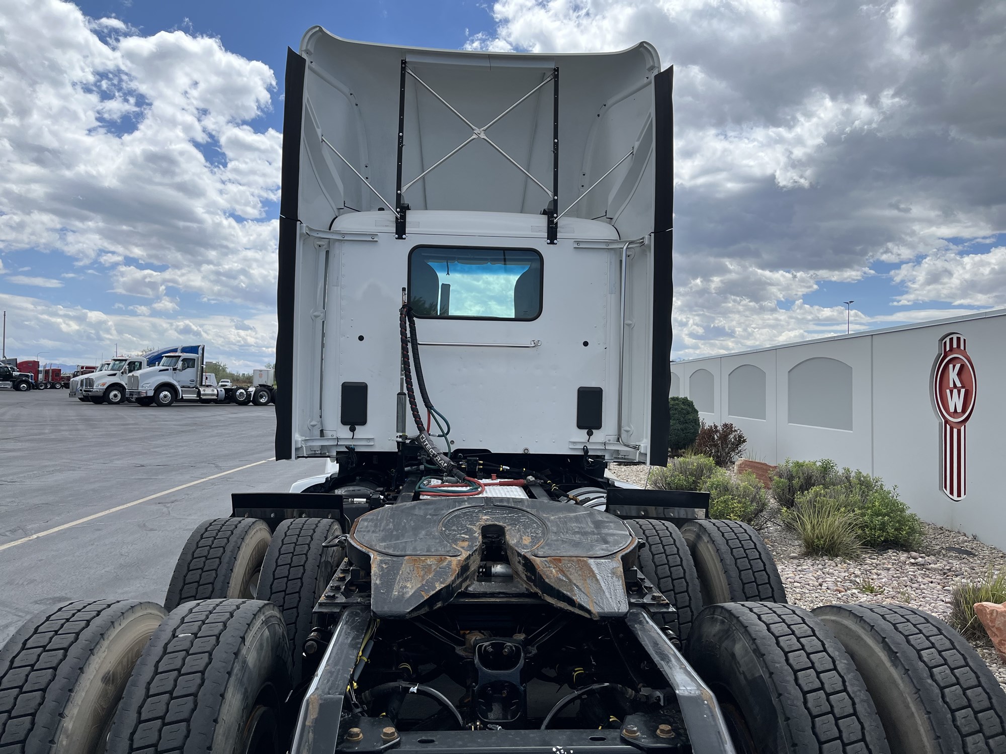 2018 Kenworth T680 - image 4 of 6