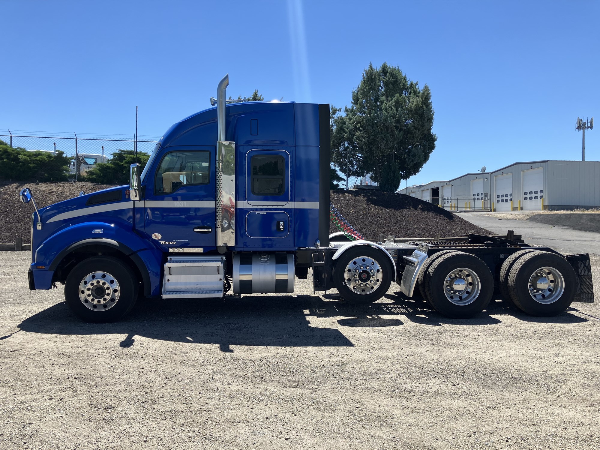 2019 Kenworth T880 - image 2 of 6