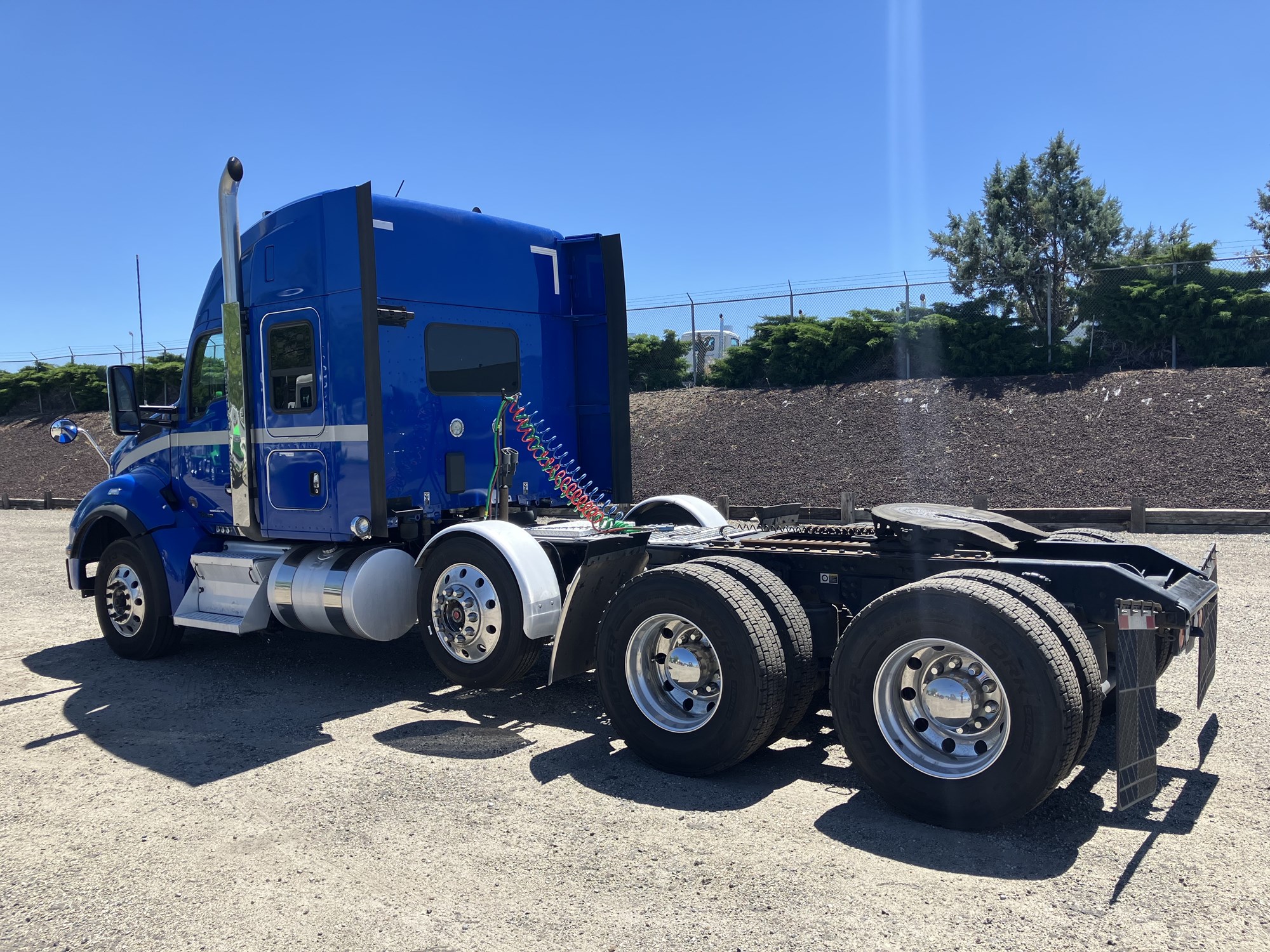 2019 Kenworth T880 - image 3 of 6