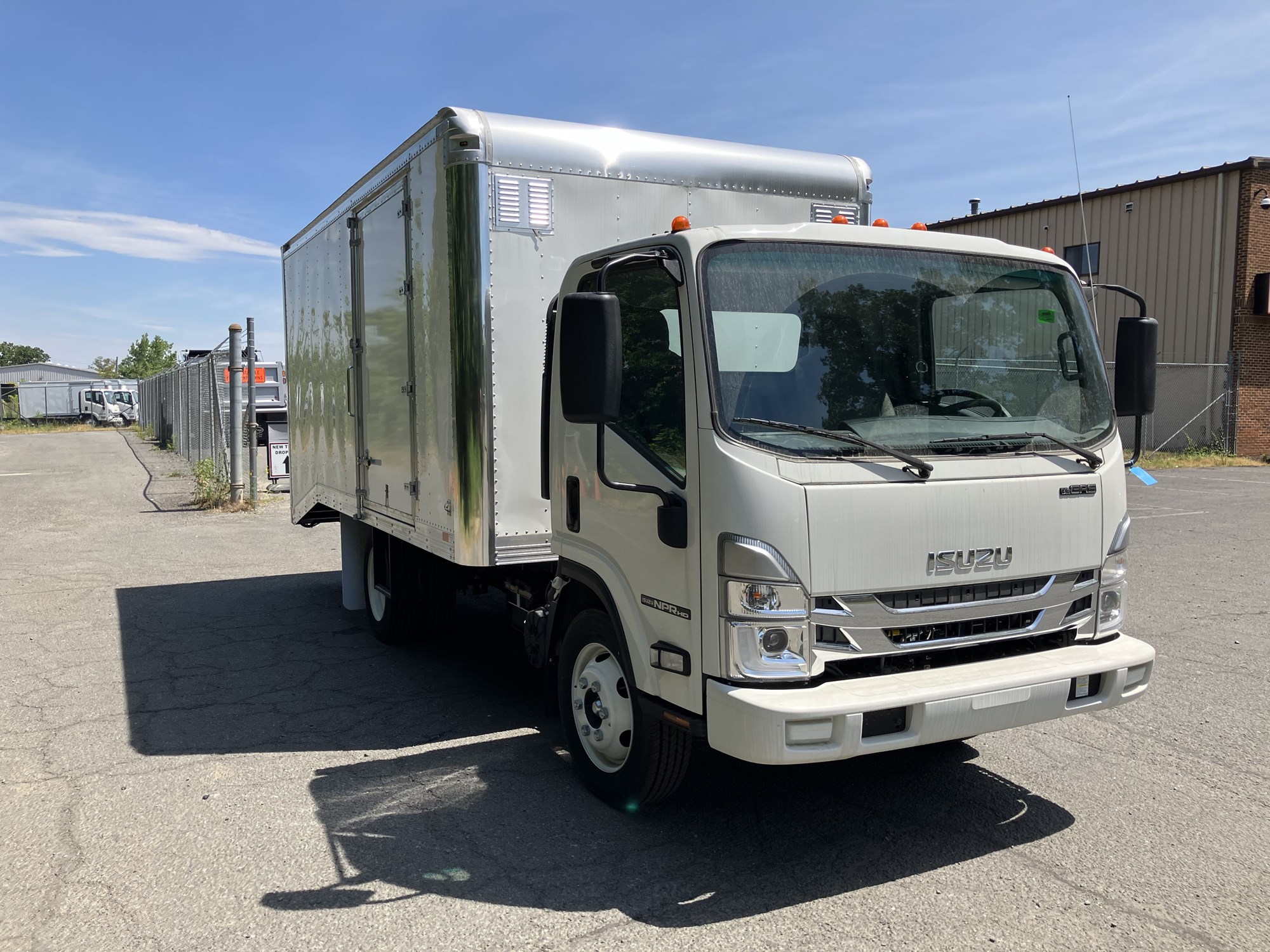 2024 Isuzu NPRGASHD 1F2 - image 4 of 6