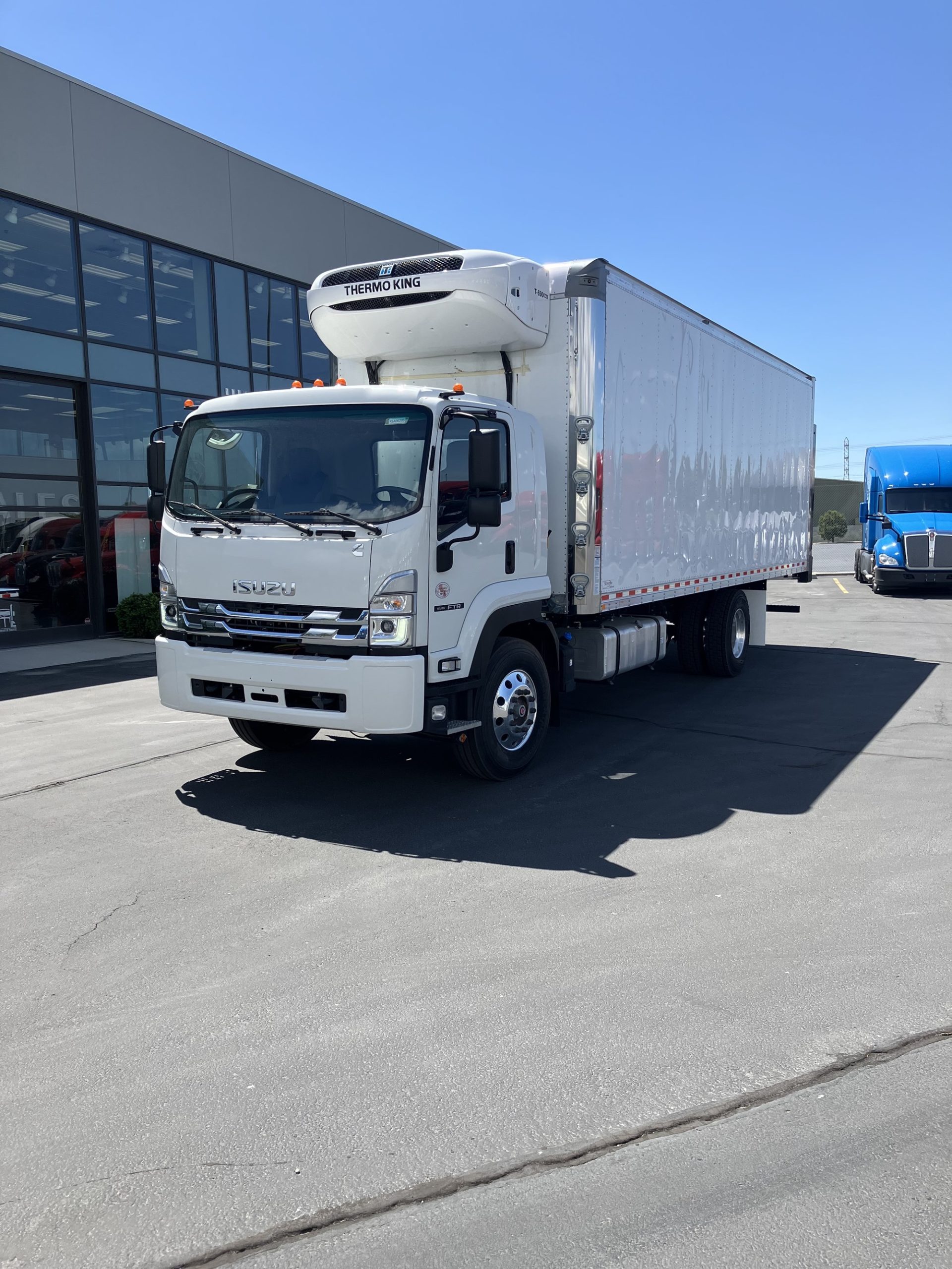 2024 Isuzu FTR MT6 - image 2 of 6