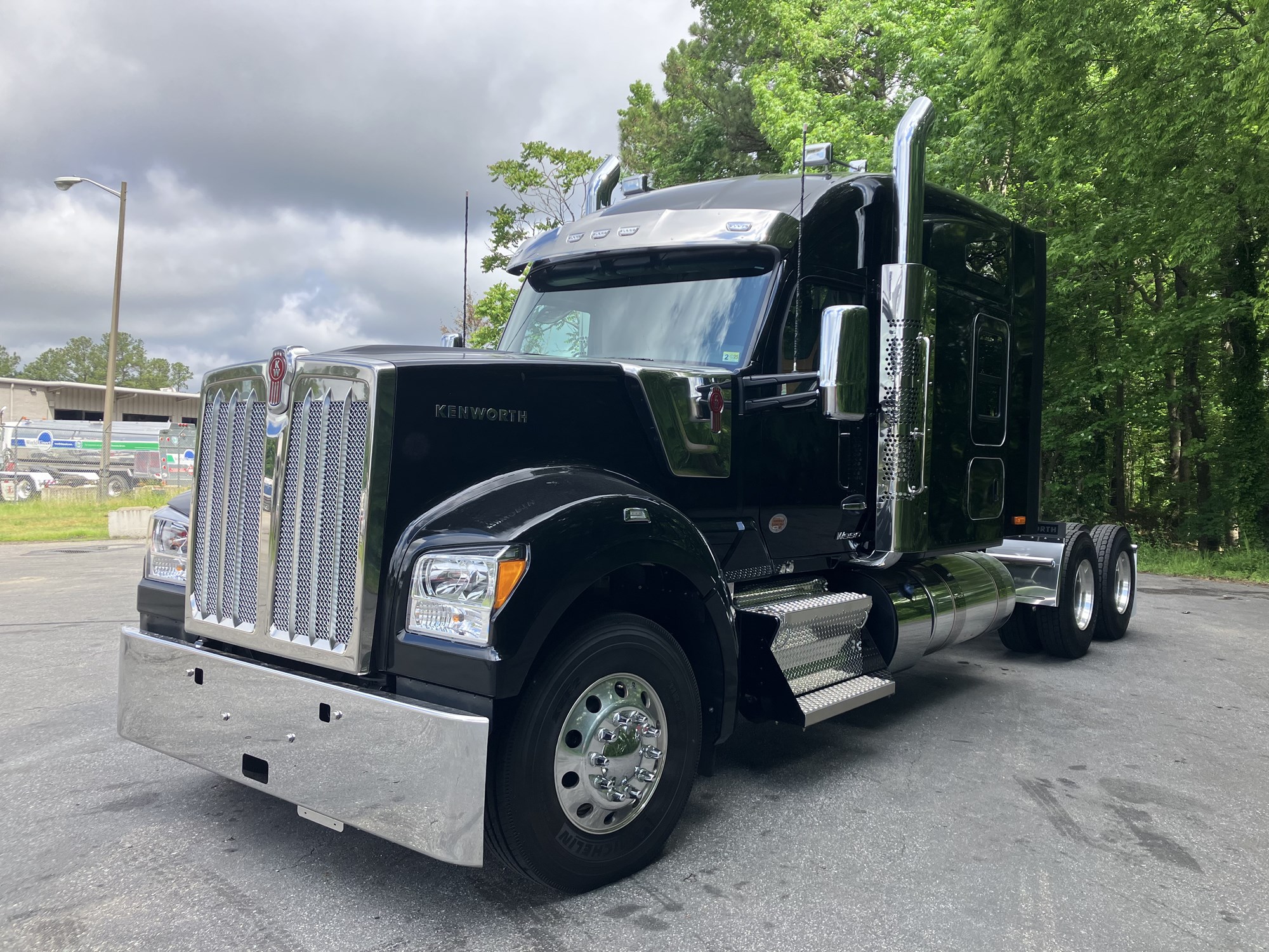 2025 Kenworth W990 - image 1 of 6