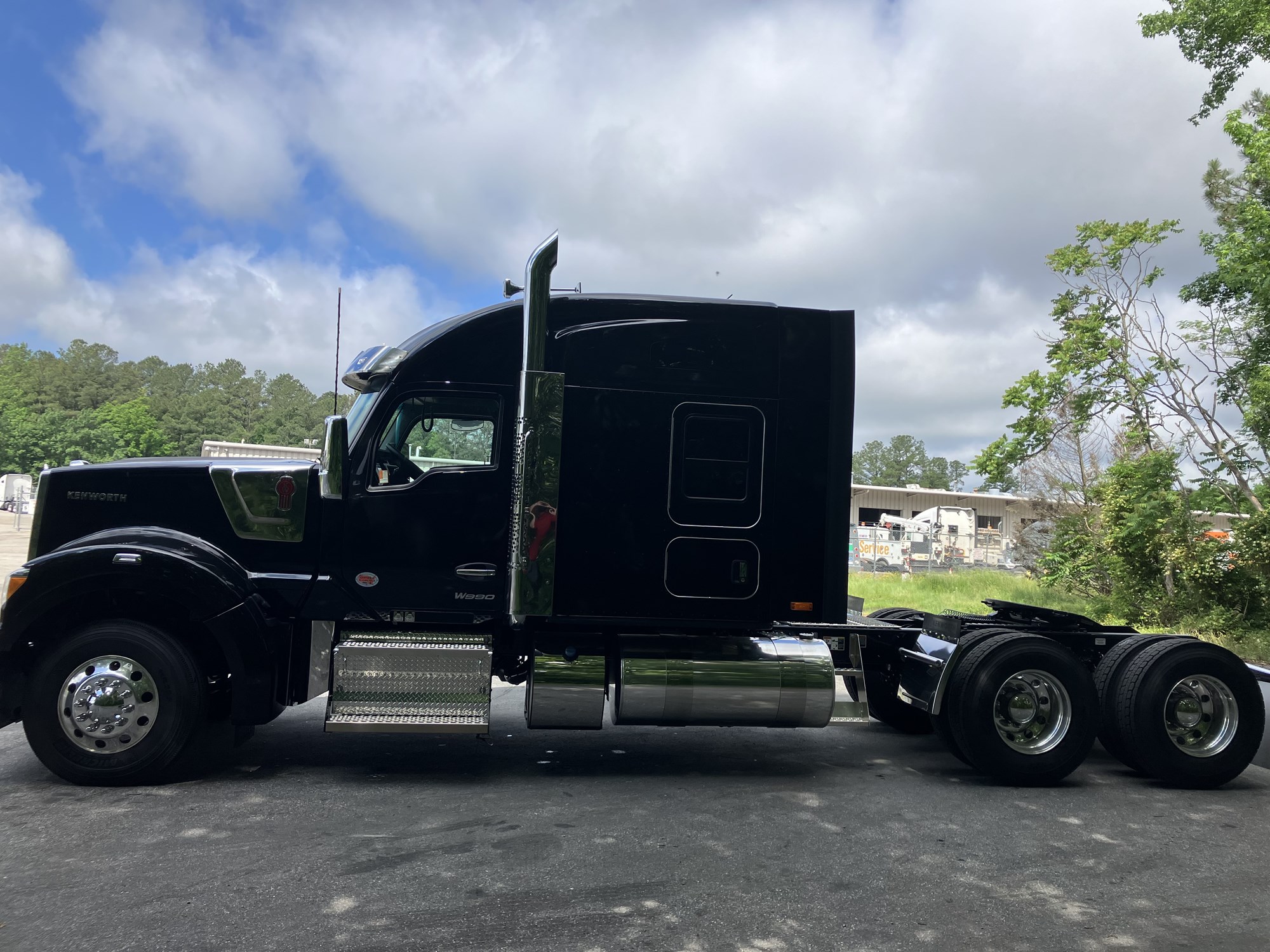 2025 Kenworth W990 - image 3 of 6