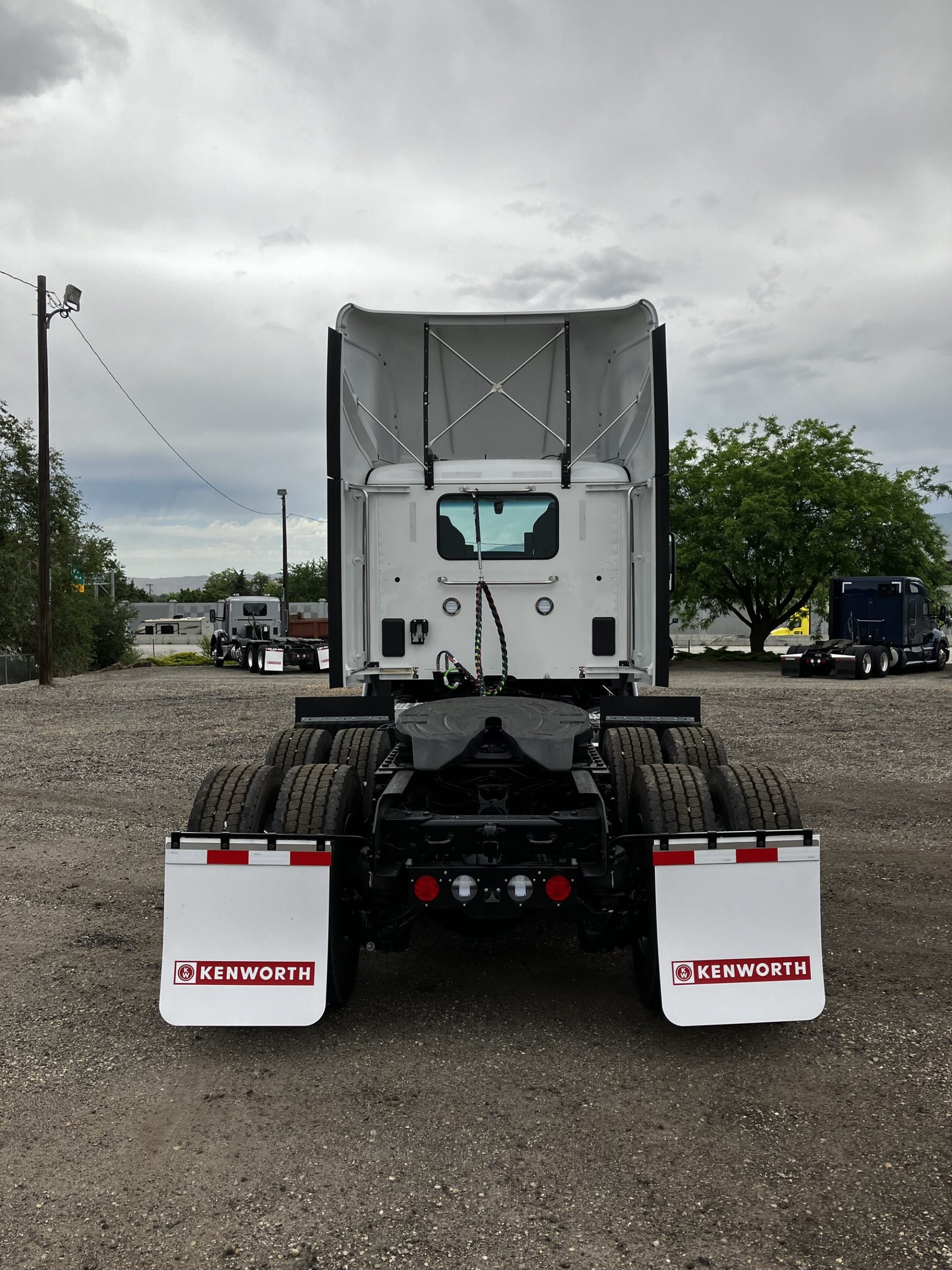 2025 Kenworth T680 - image 3 of 4