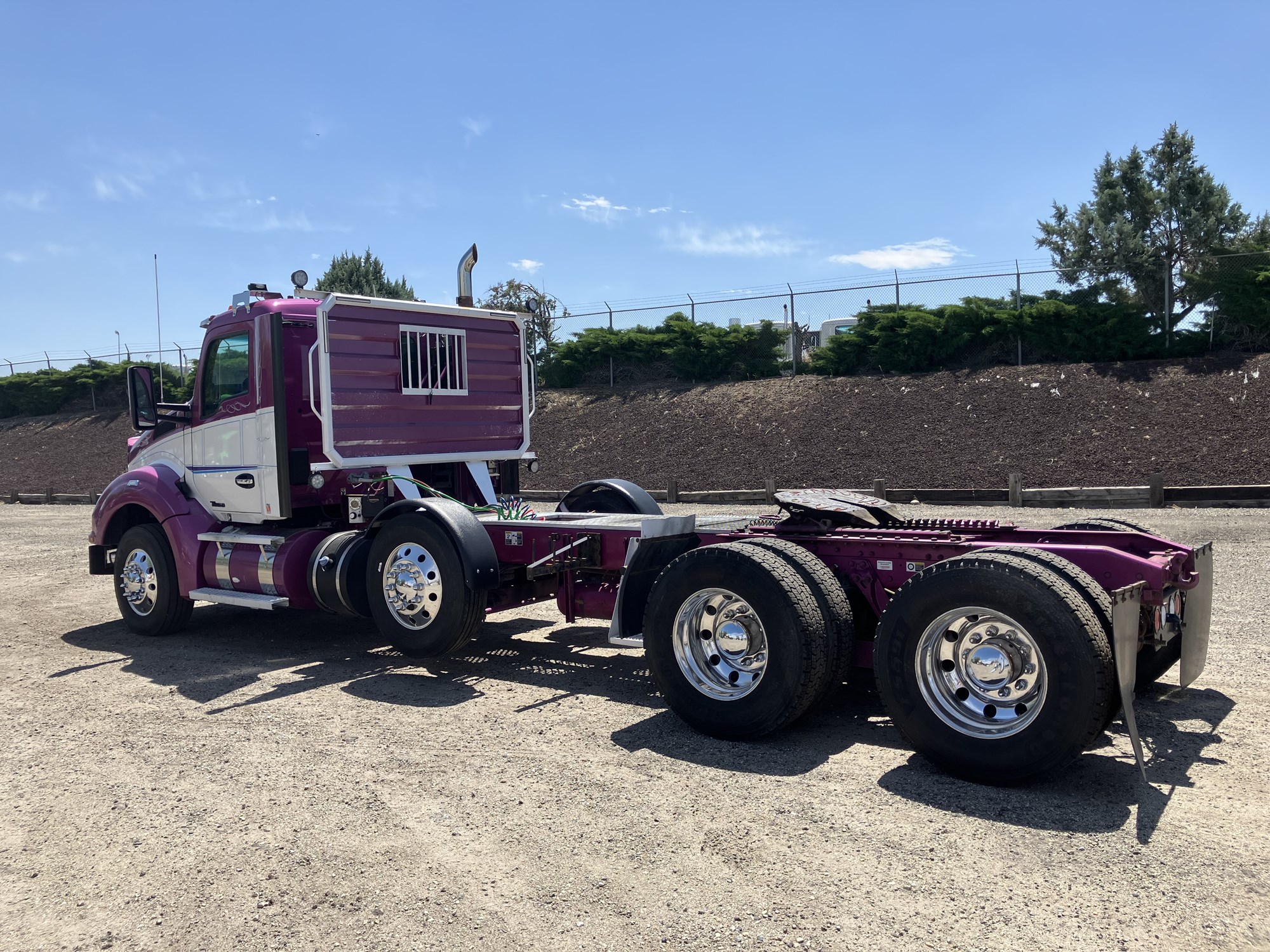 2018 Kenworth T880 - image 3 of 6