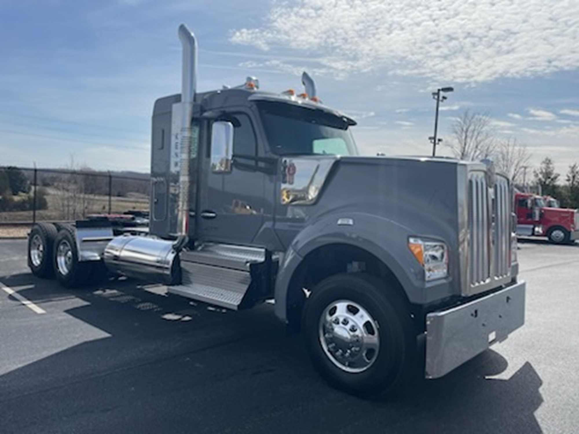 2025 Kenworth W990 - image 3 of 6