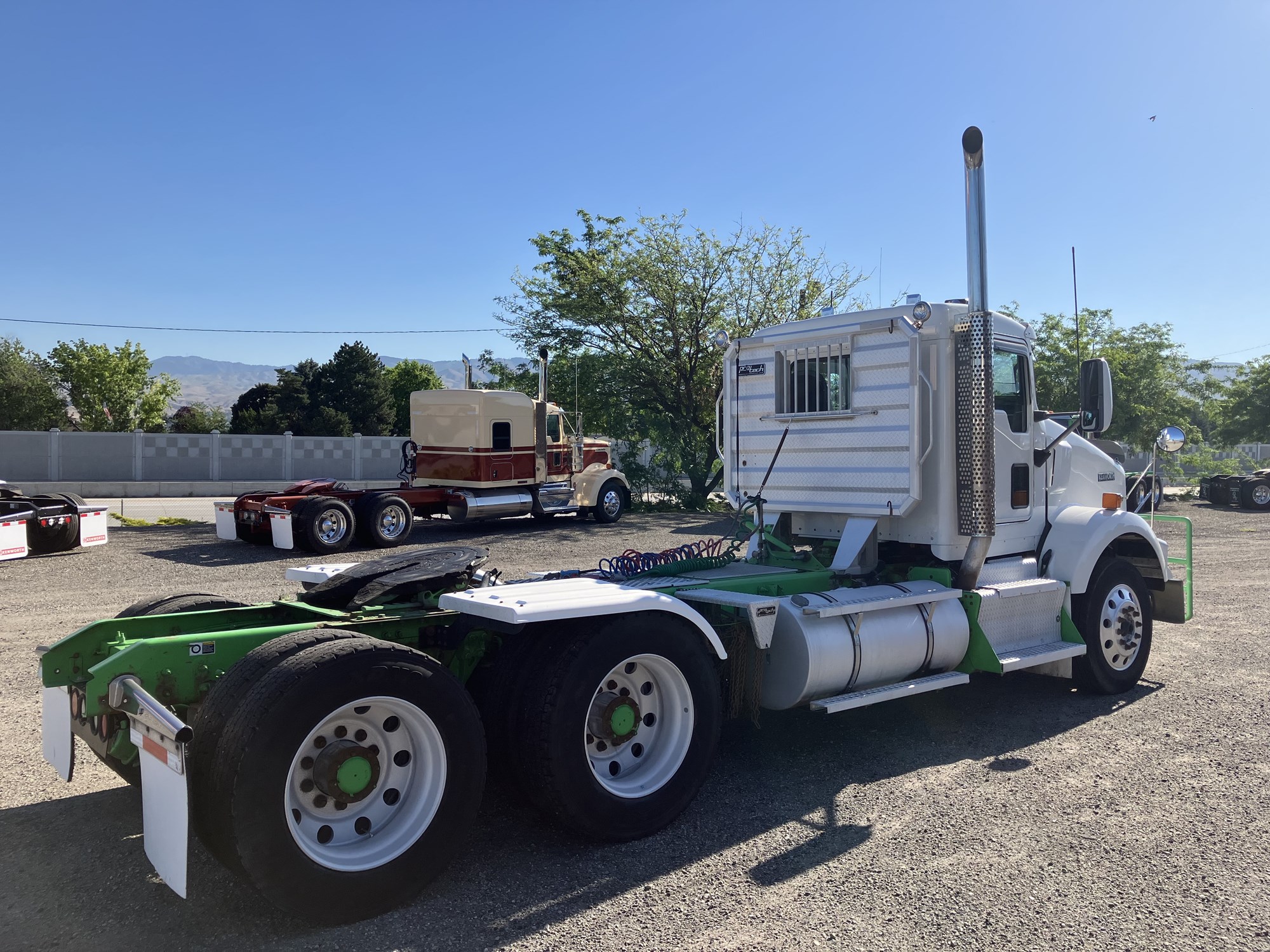 2014 Kenworth T800 - image 5 of 6