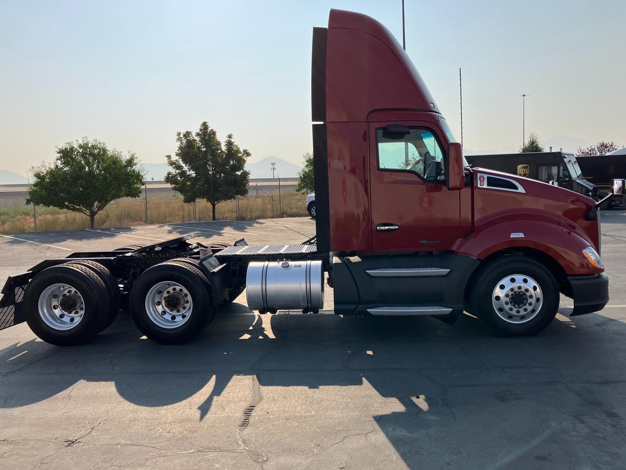 2020 Kenworth T680 - image 4 of 6