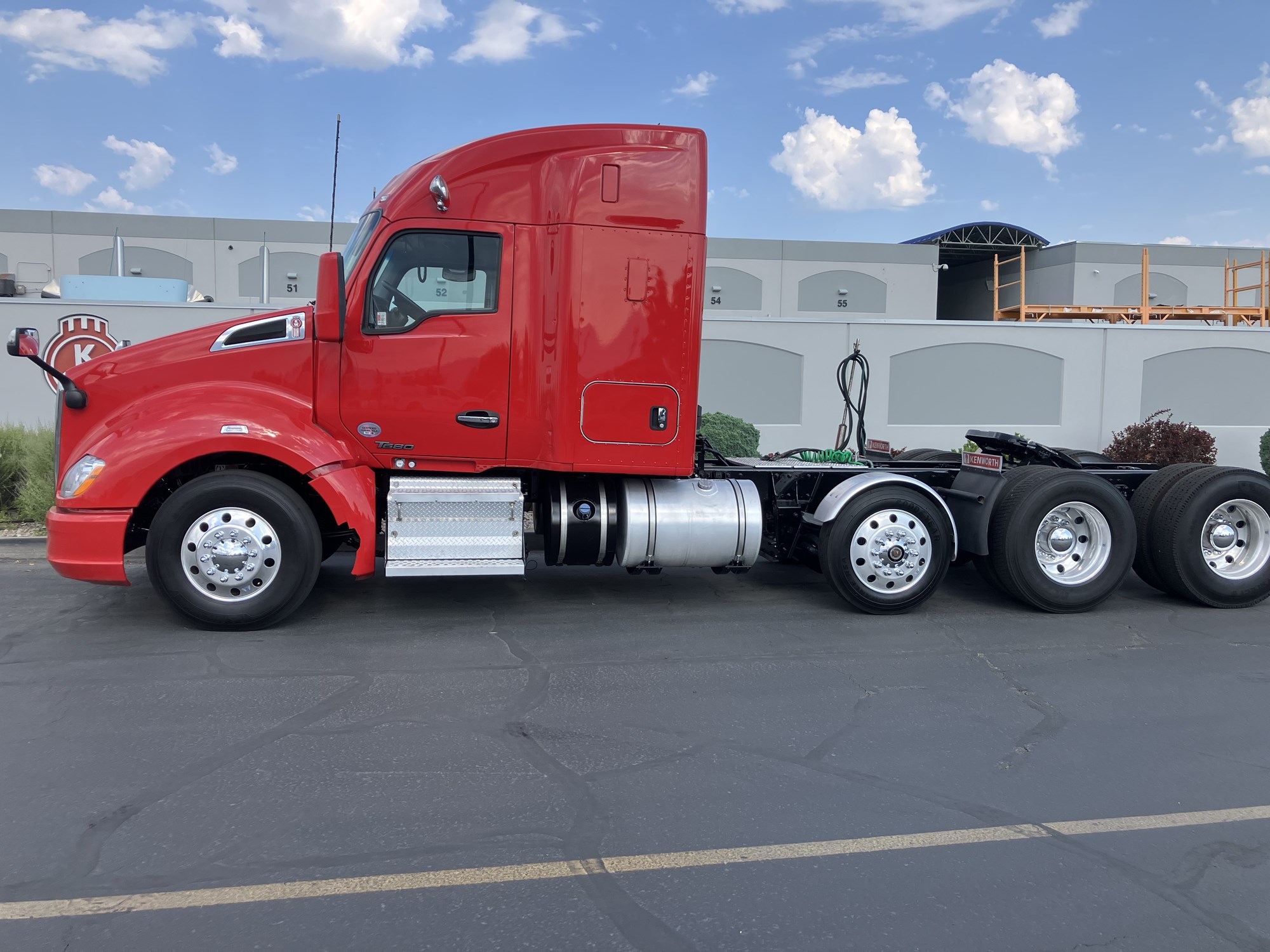 2021 Kenworth T680 - image 1 of 6