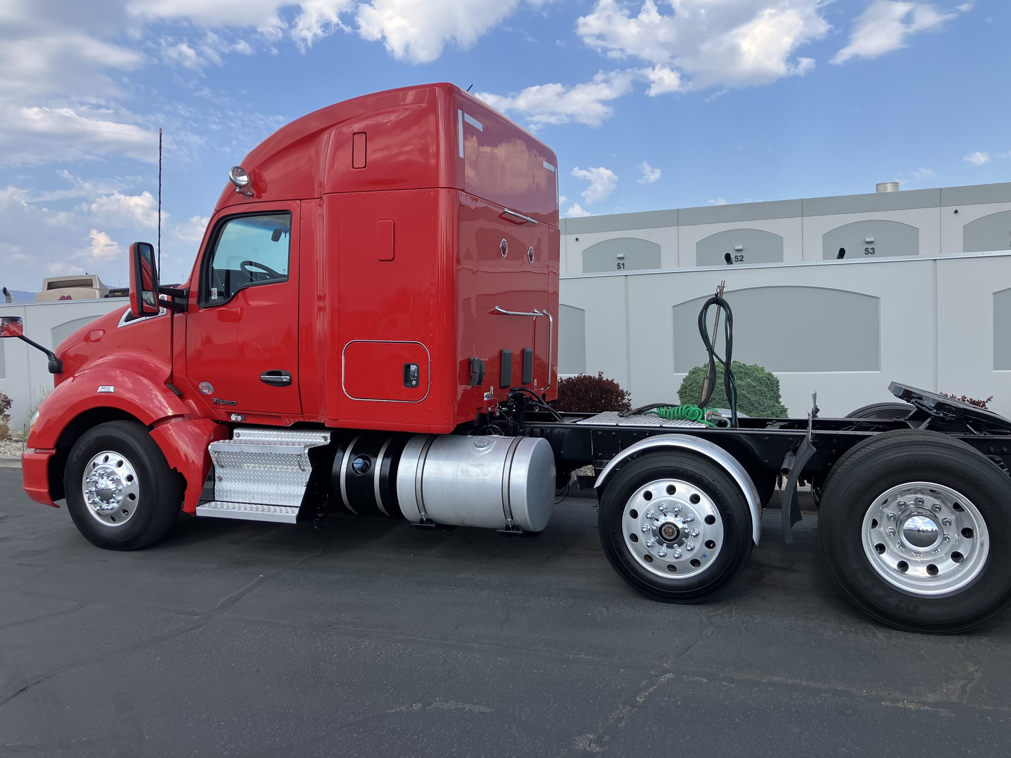 2021 Kenworth T680 - image 2 of 6