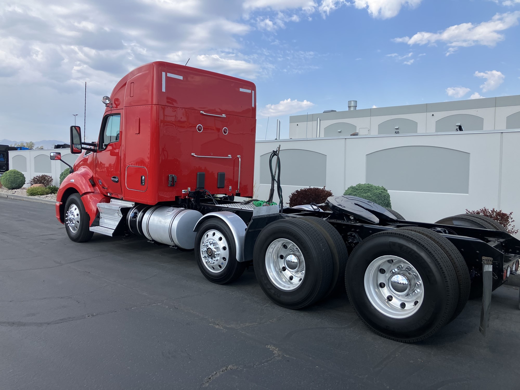 2021 Kenworth T680 - image 3 of 6