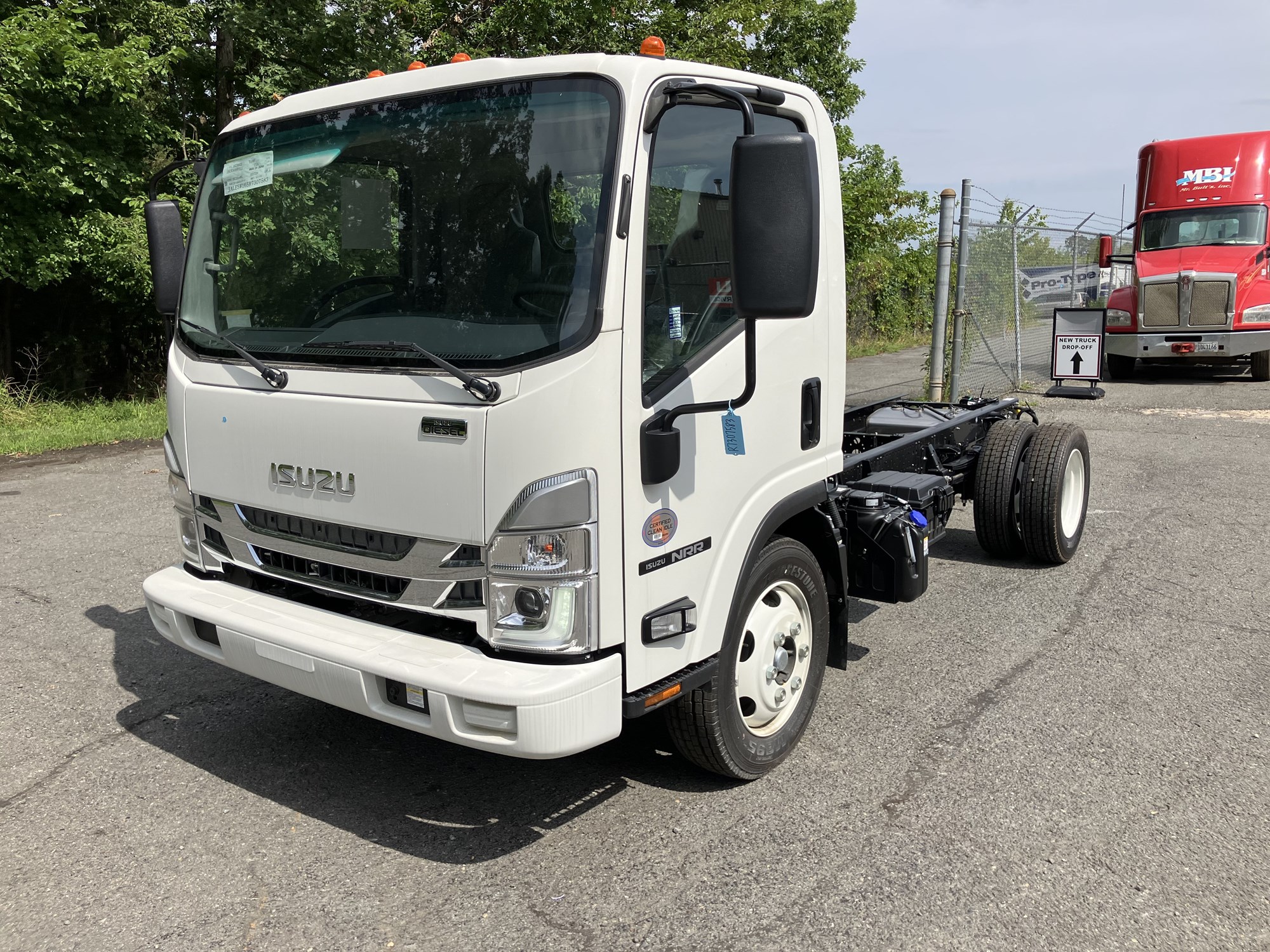 2024 Isuzu NRR 3U2 - image 1 of 6