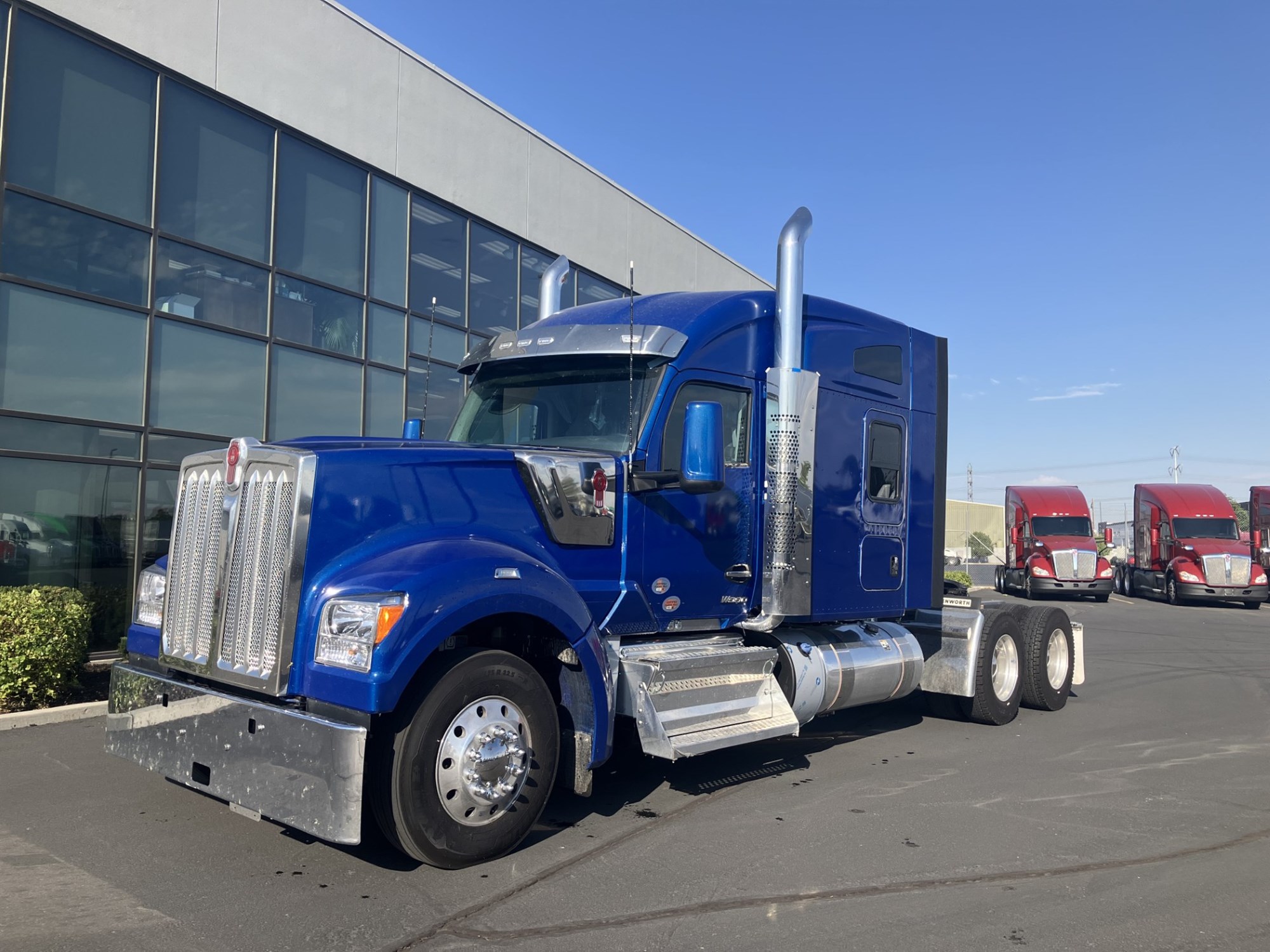 2025 Kenworth W990 - image 1 of 6