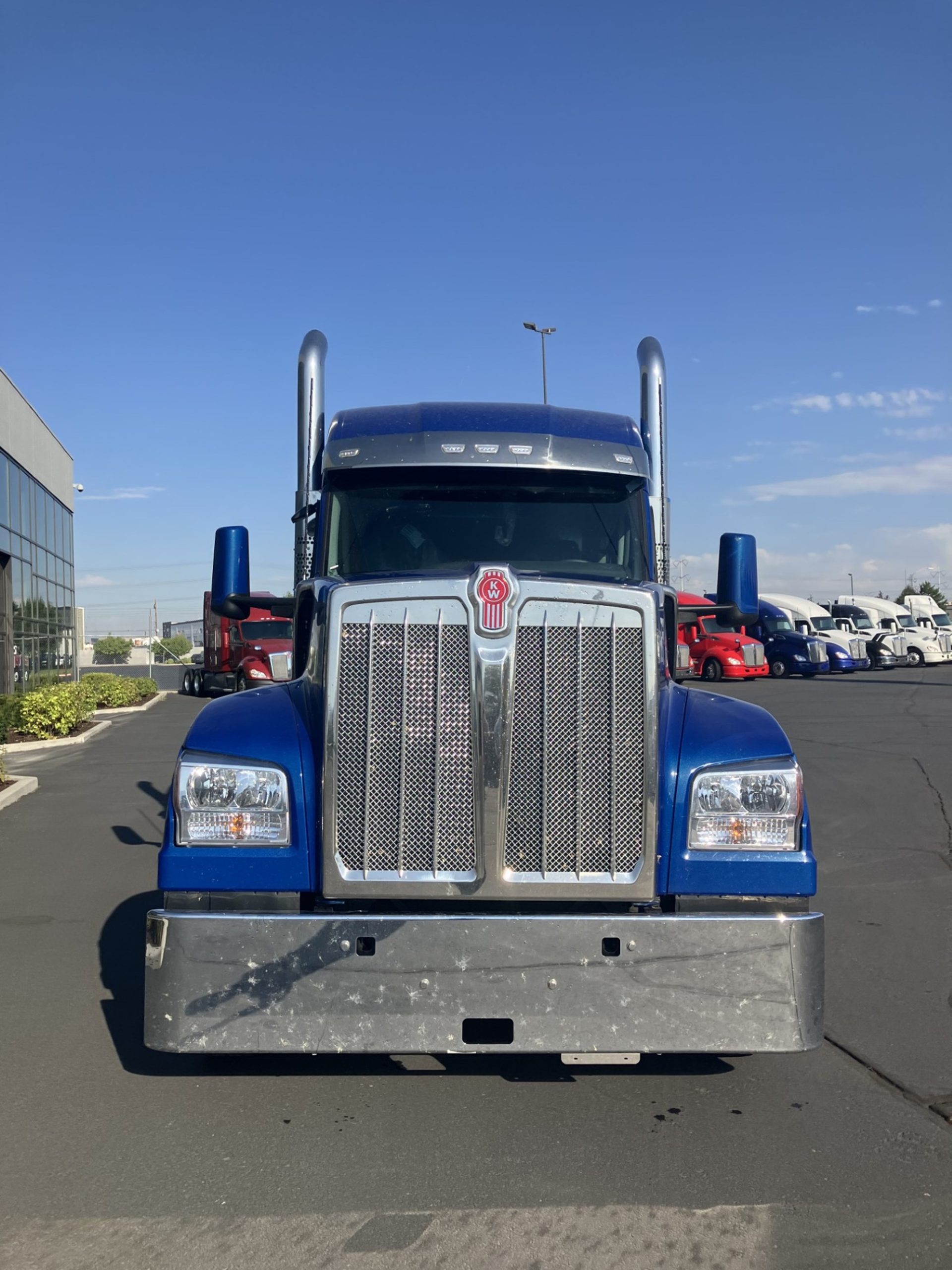 2025 Kenworth W990 - image 2 of 6