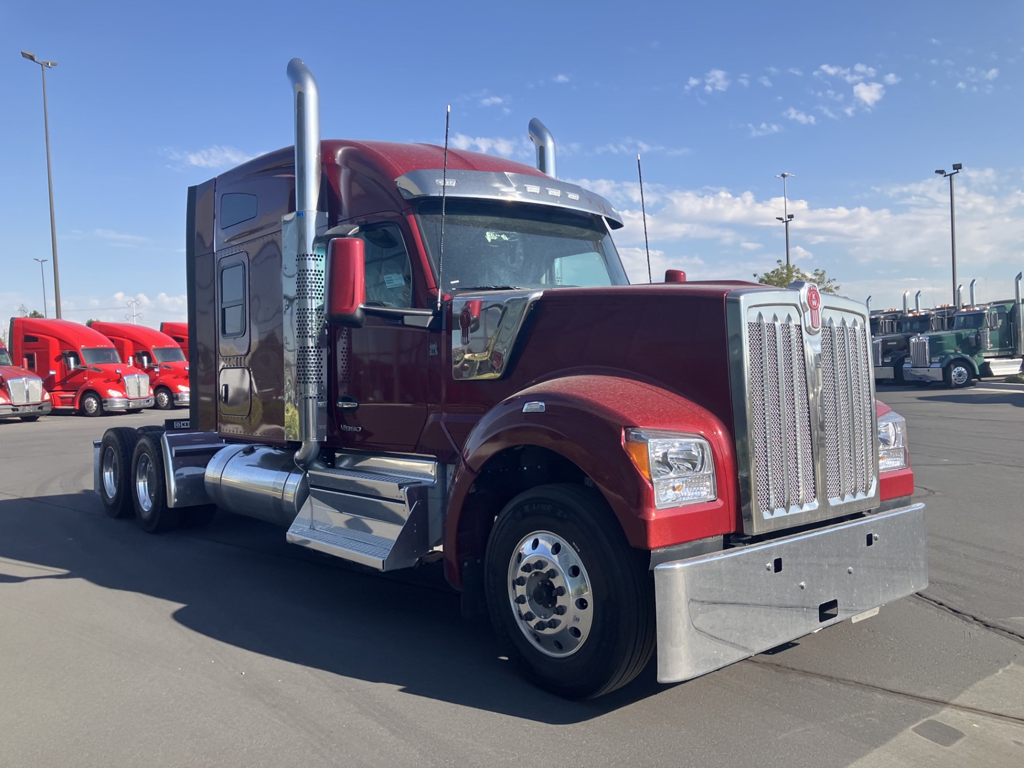 2025 Kenworth W990 - image 3 of 6