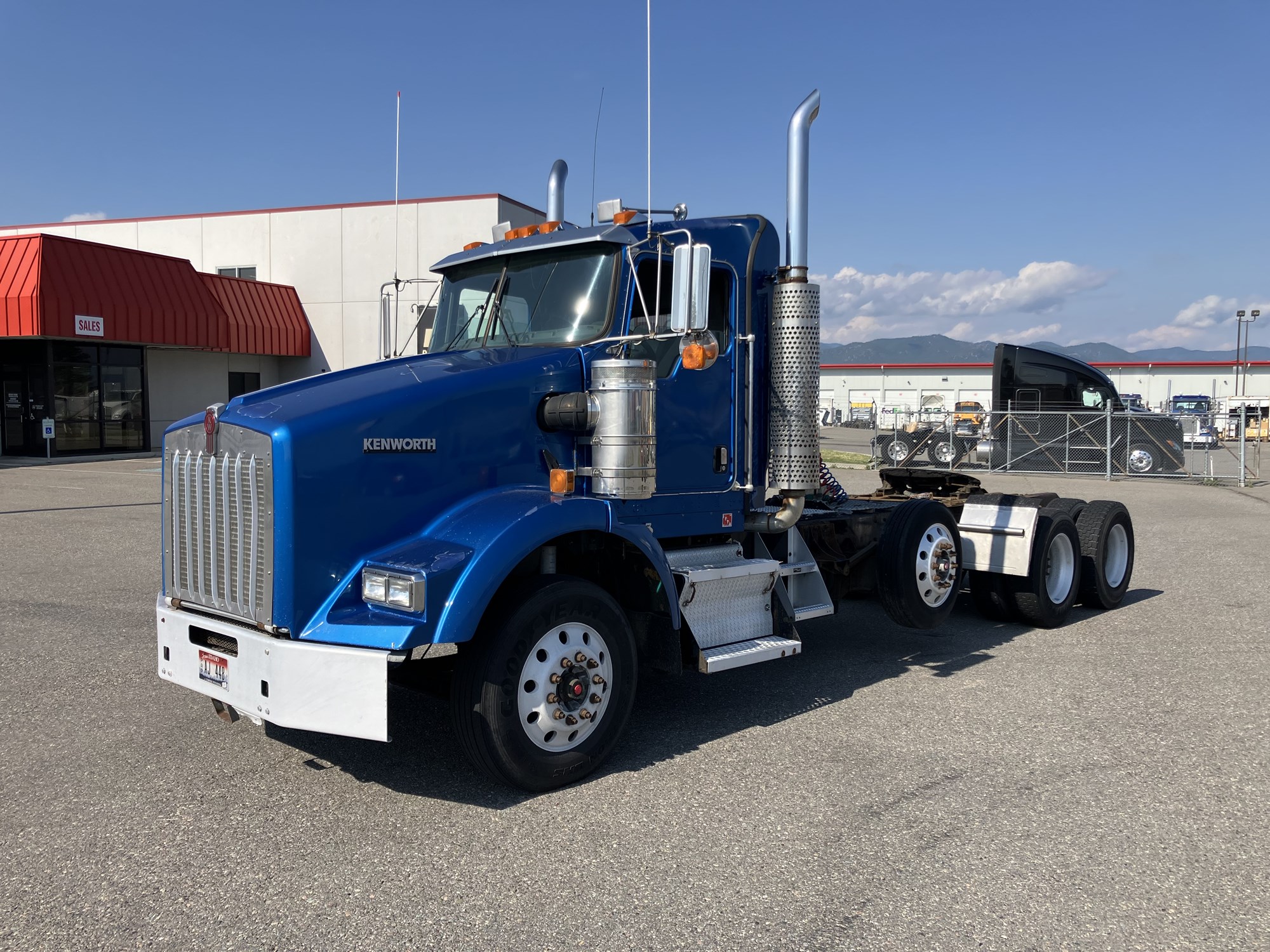 2006 Kenworth T800 - image 1 of 6