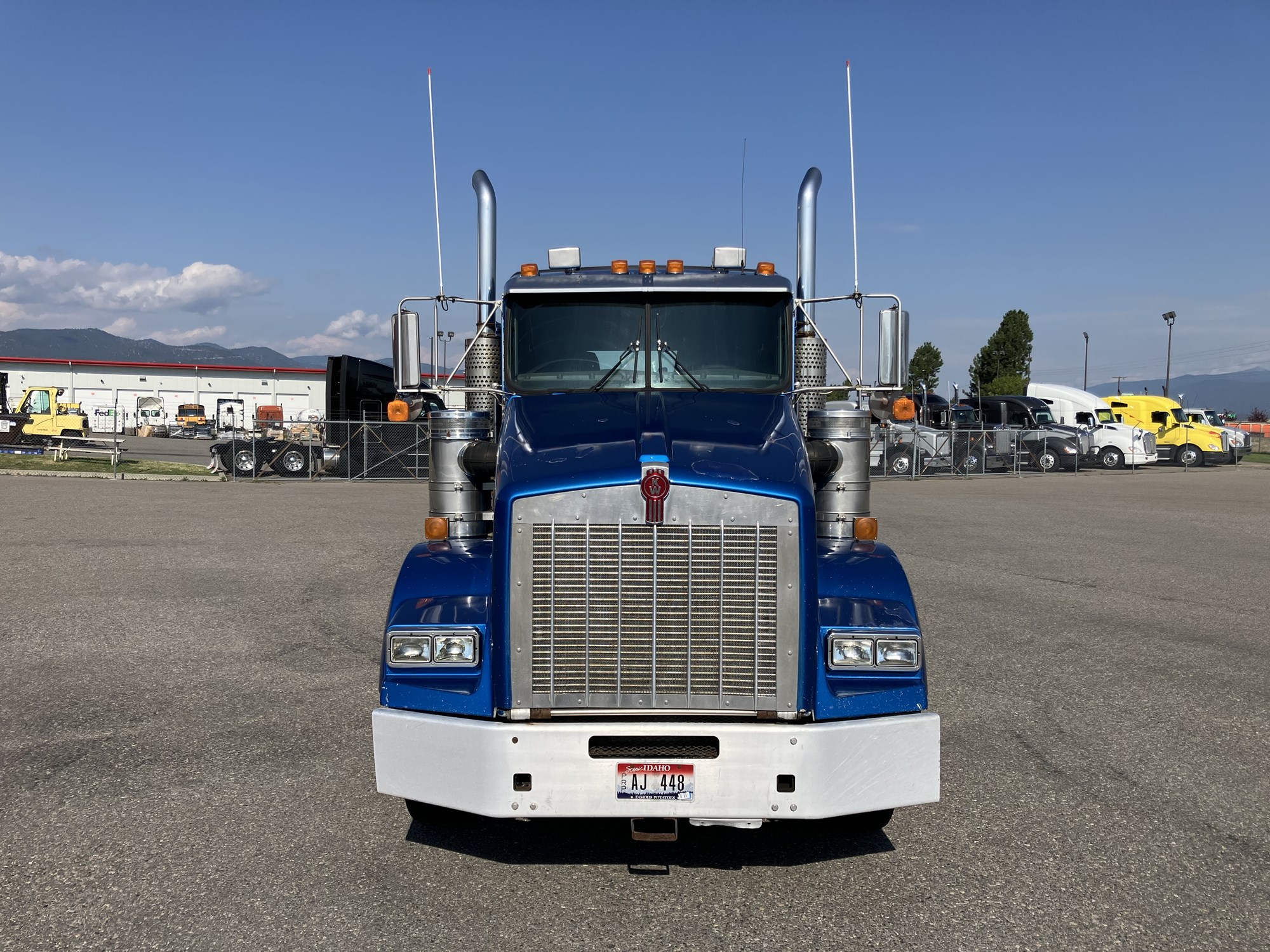 2006 Kenworth T800 - image 2 of 6