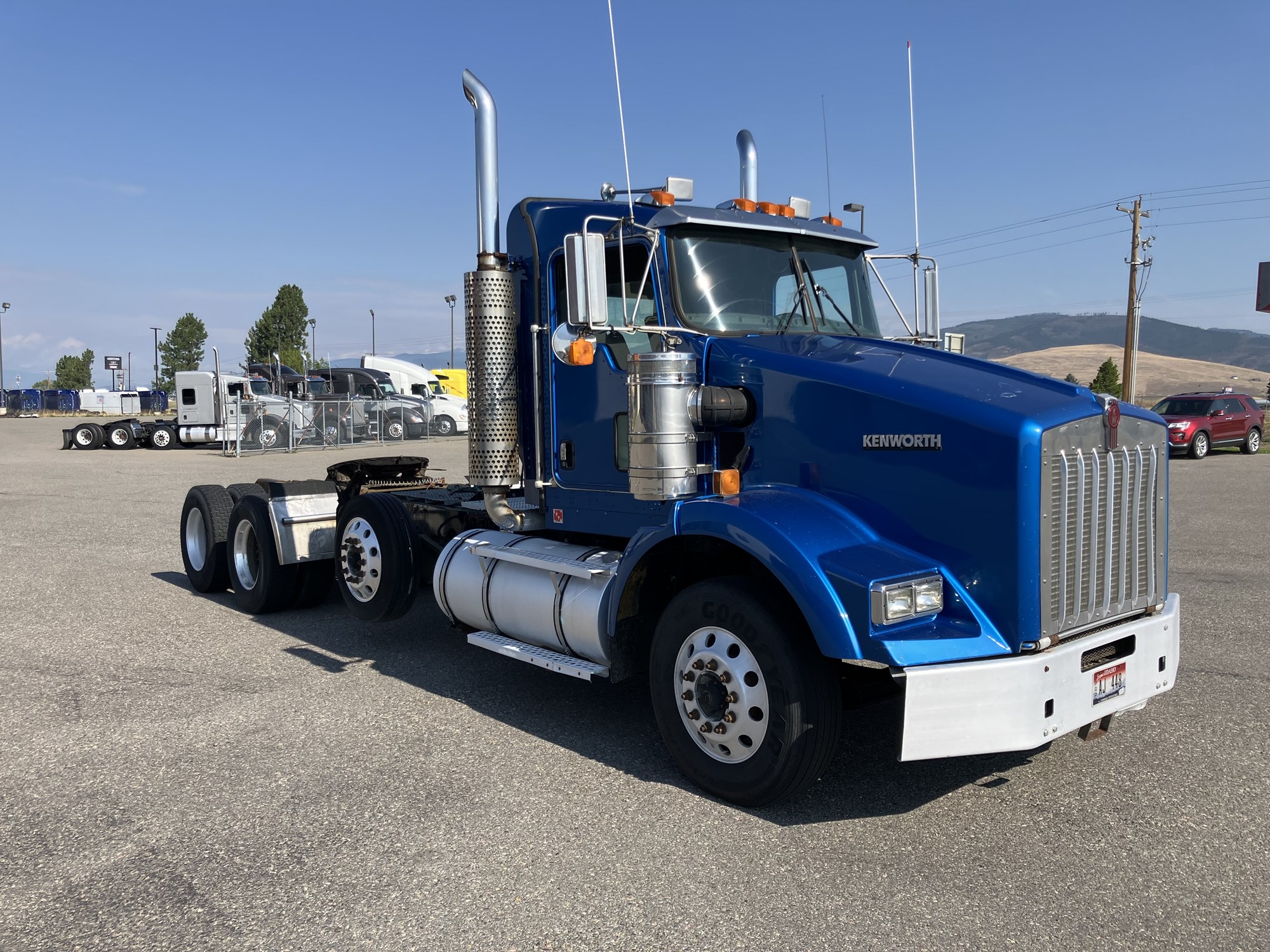 2006 Kenworth T800 - image 3 of 6