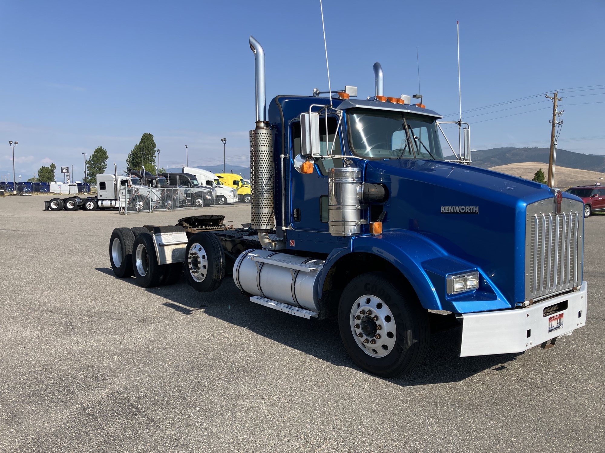 2006 Kenworth T800 - image 4 of 6