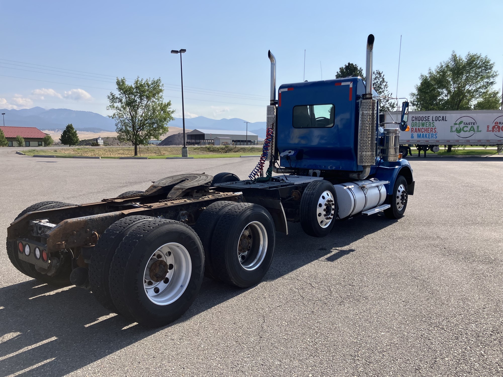 2006 Kenworth T800 - image 5 of 6