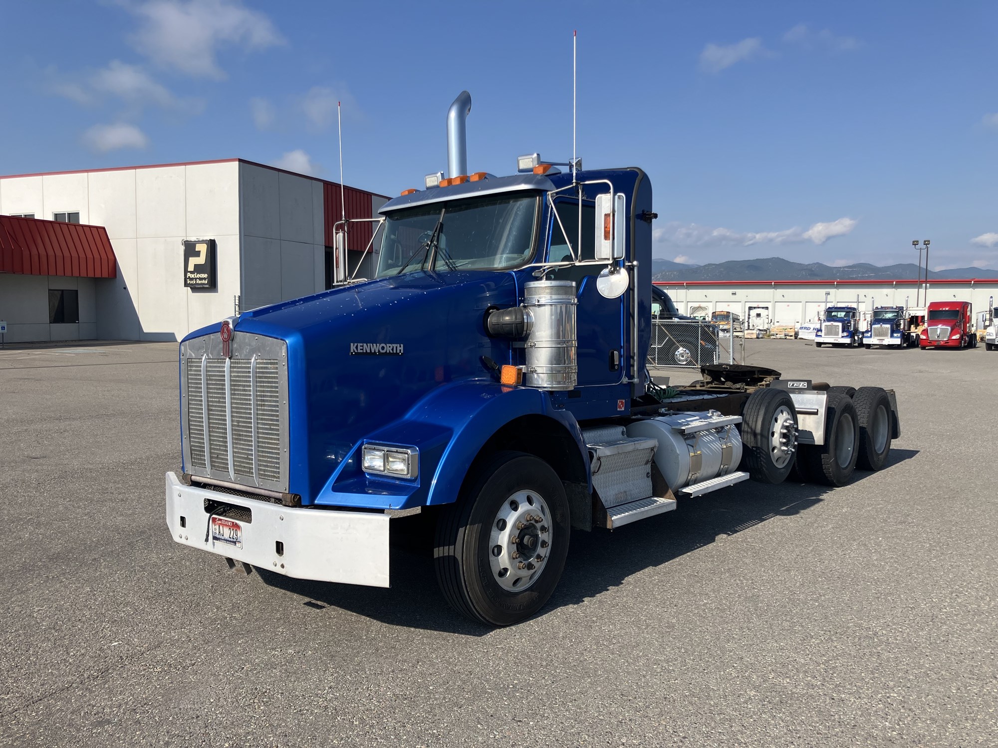 2009 Kenworth T800 - image 1 of 6