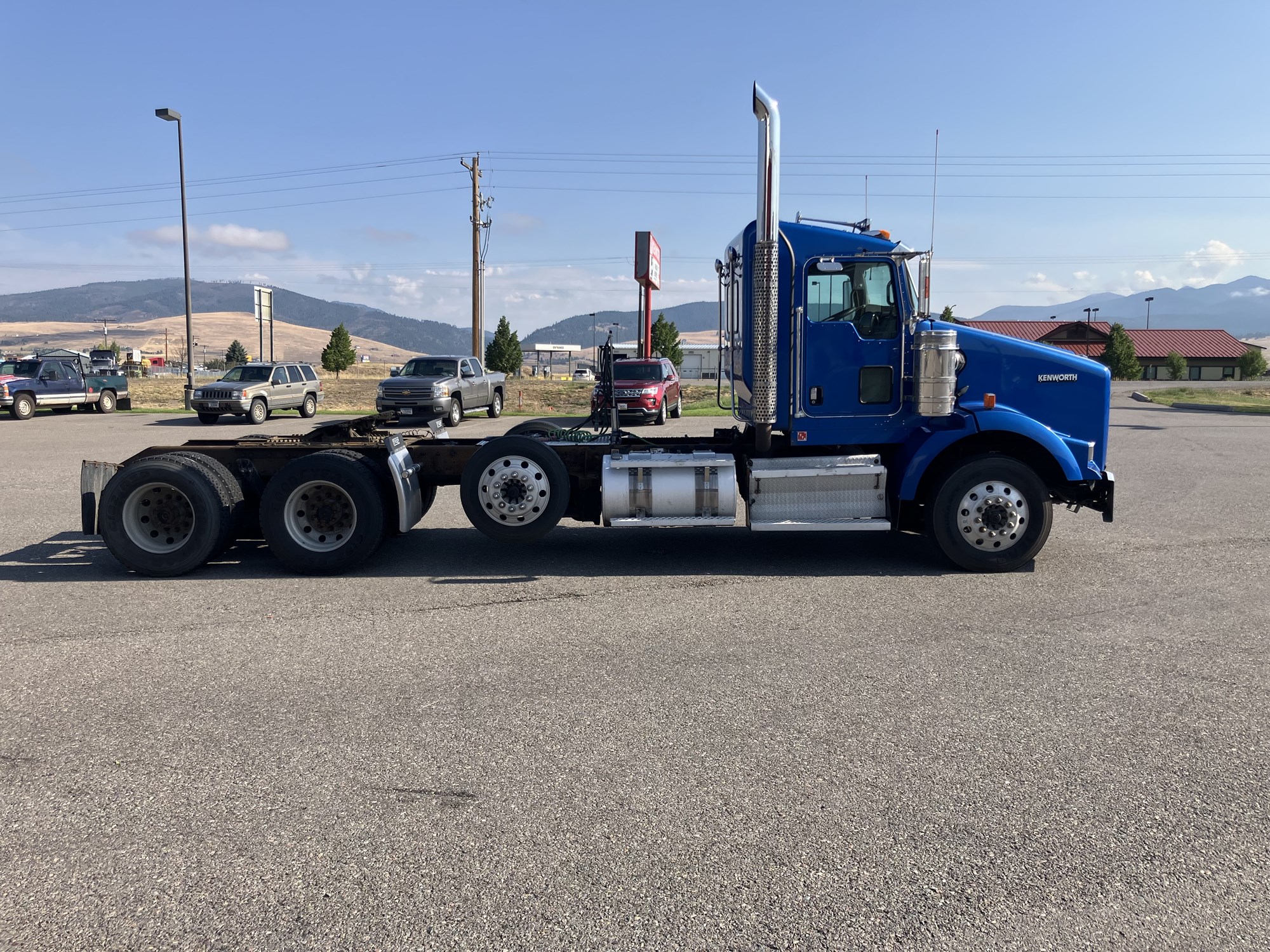 2009 Kenworth T800 - image 4 of 6