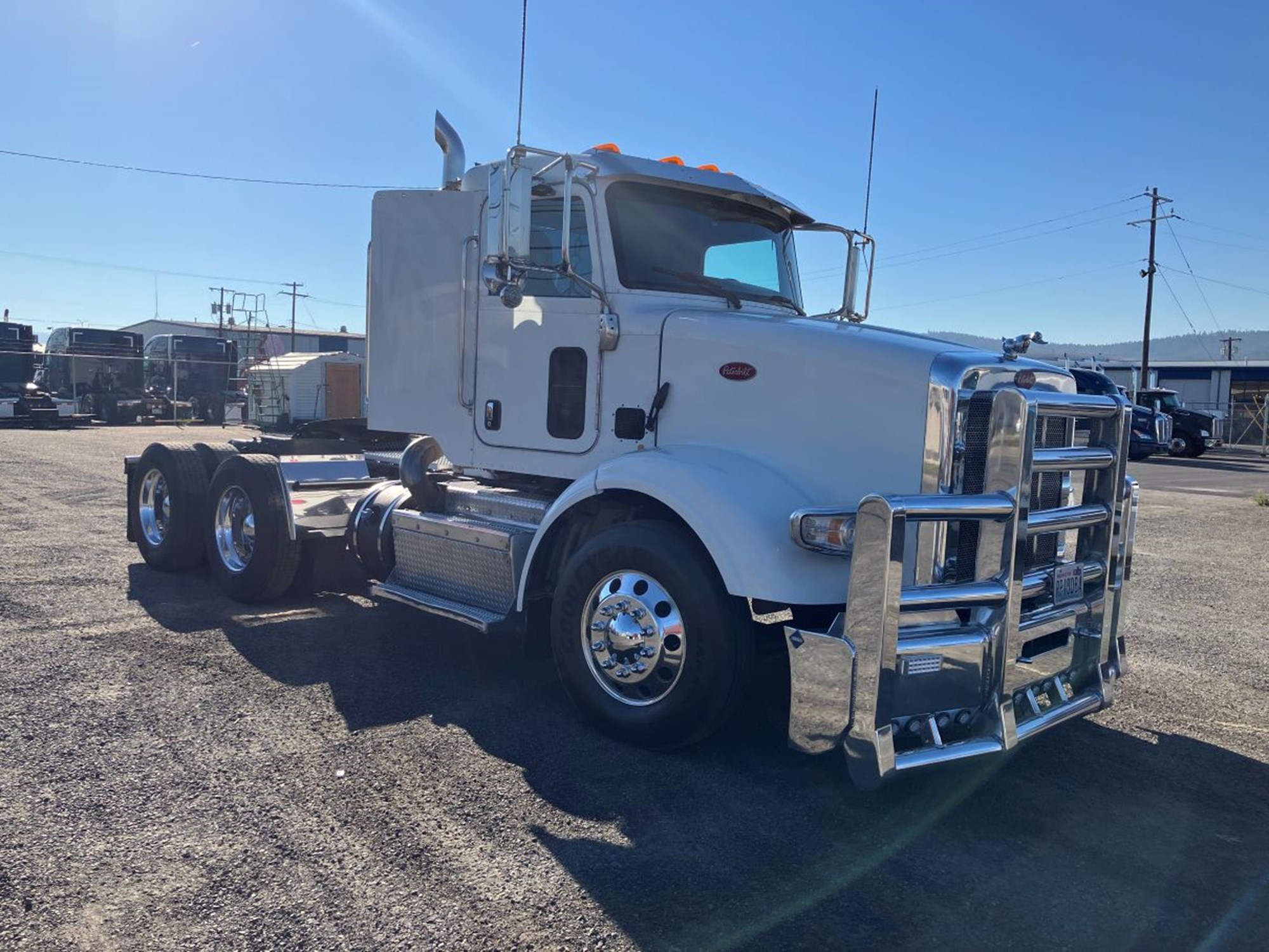 2014 Peterbilt 365 - image 2 of 6