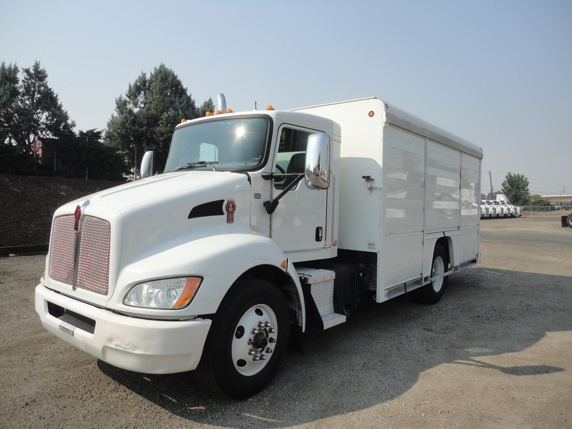 2015 Kenworth T270 - image 1 of 6