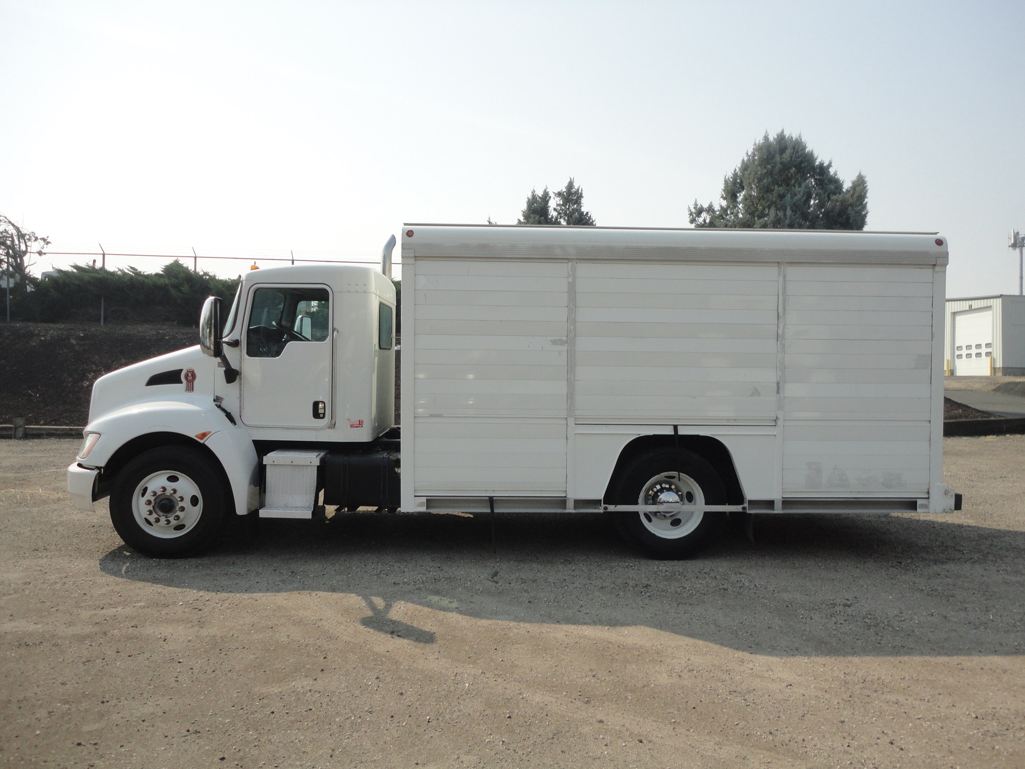 2015 Kenworth T270 - image 2 of 6