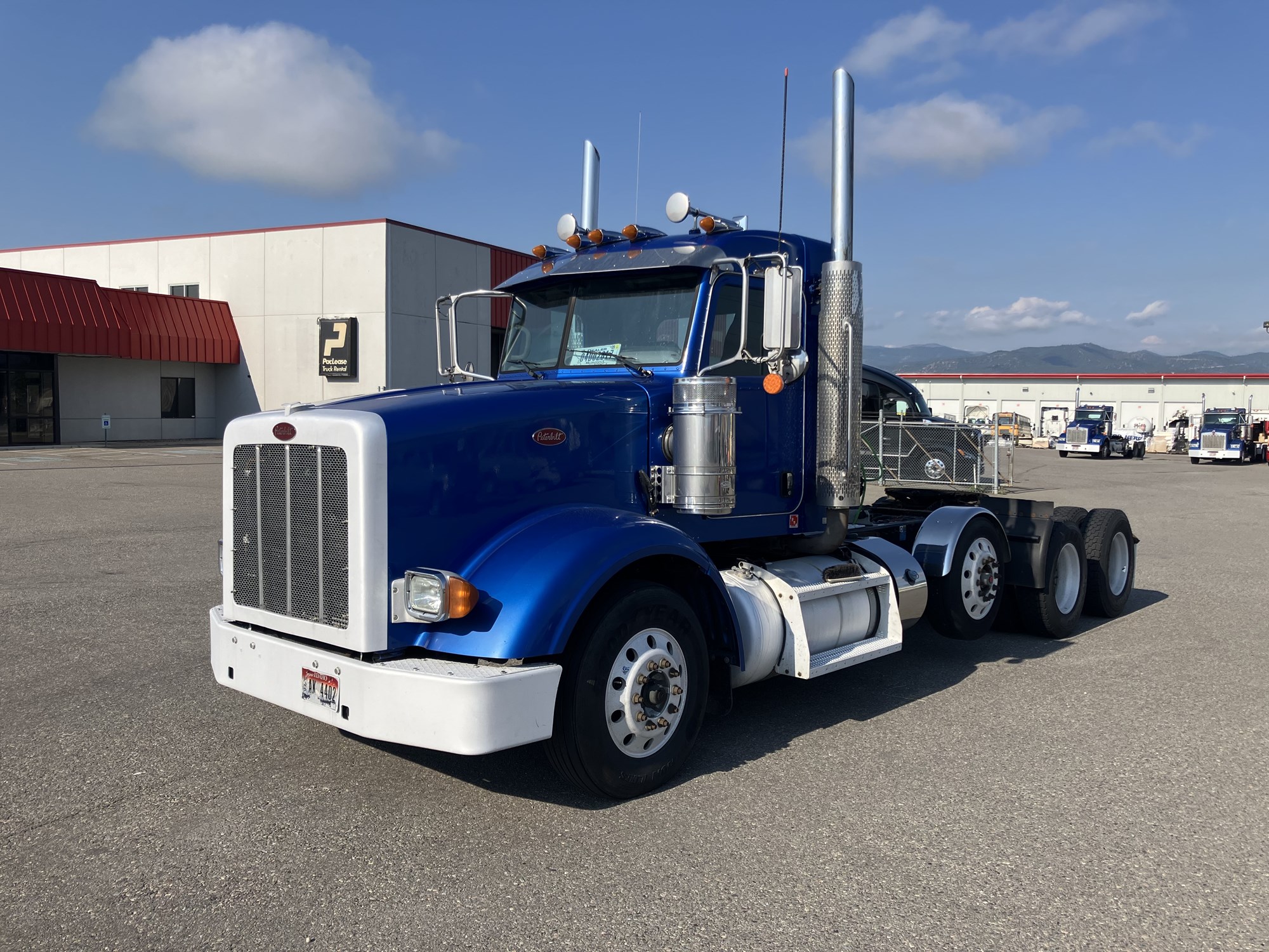 2016 Peterbilt 367 - image 1 of 6