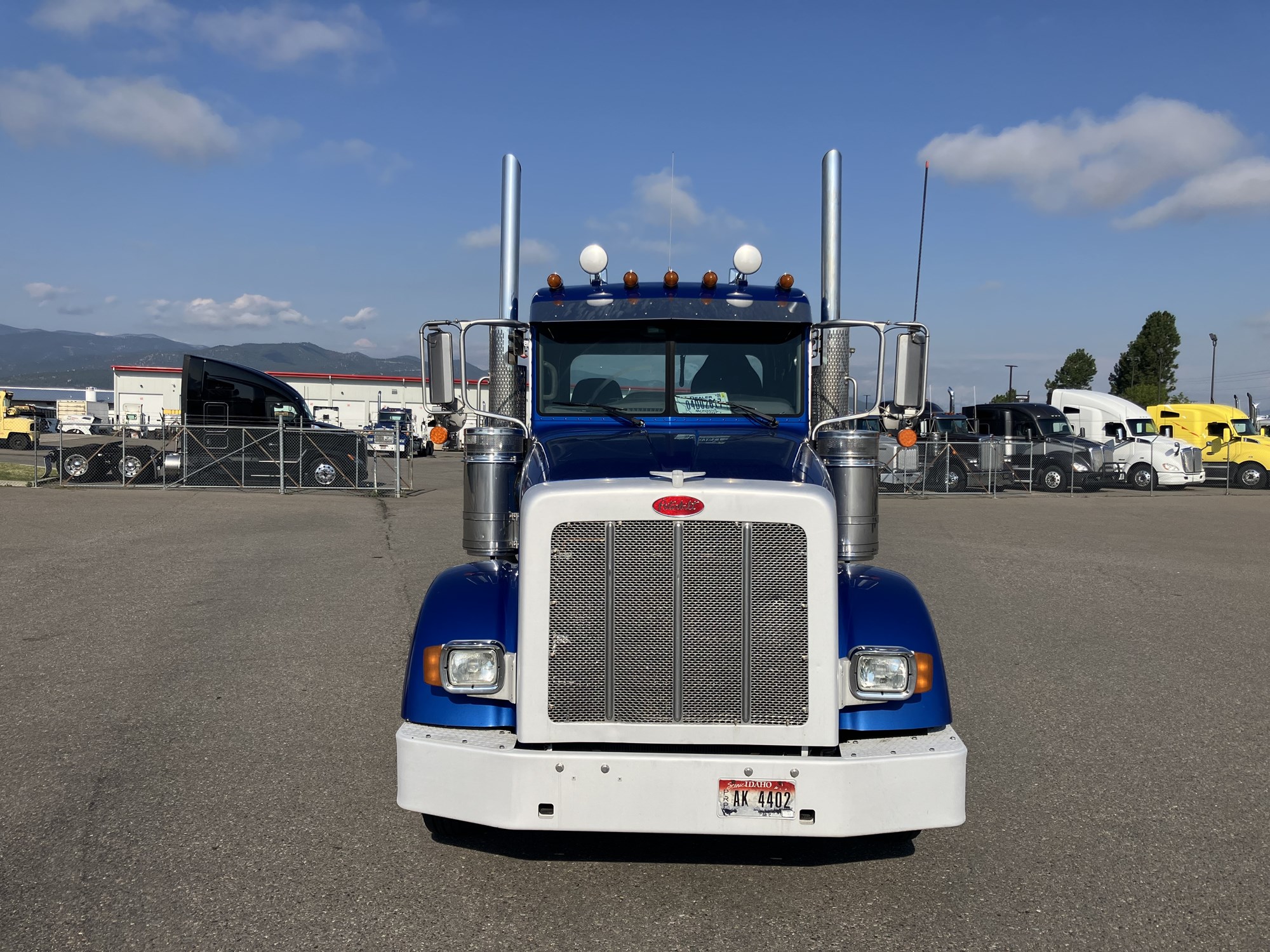 2016 Peterbilt 367 - image 2 of 6