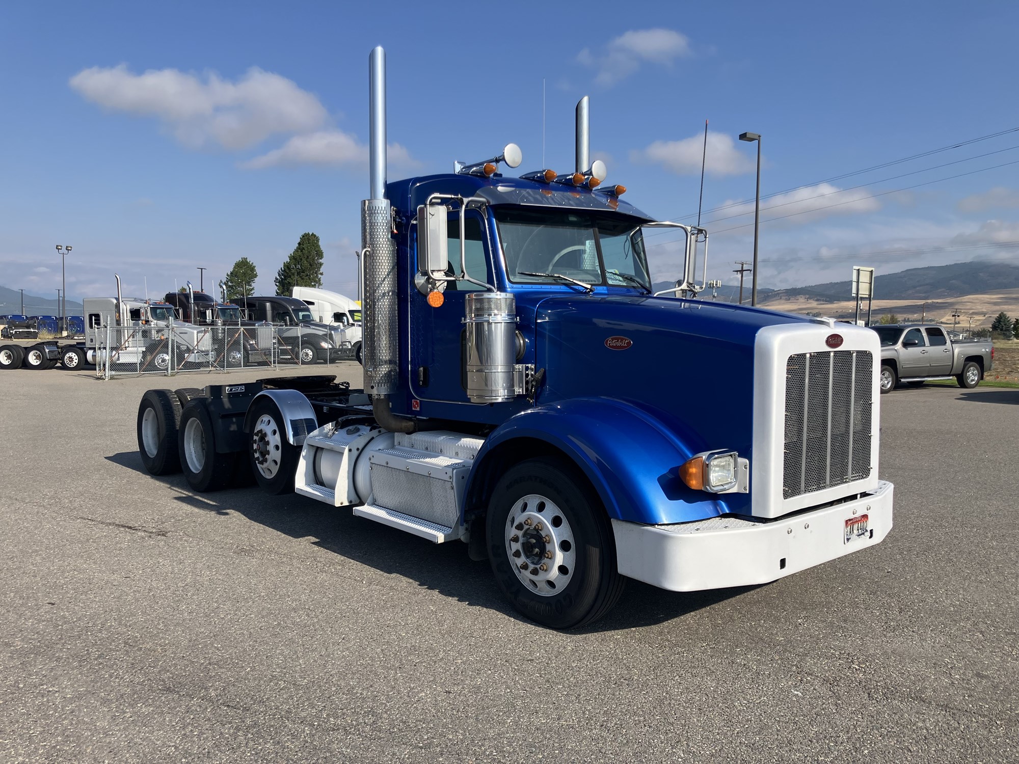 2016 Peterbilt 367 - image 3 of 6