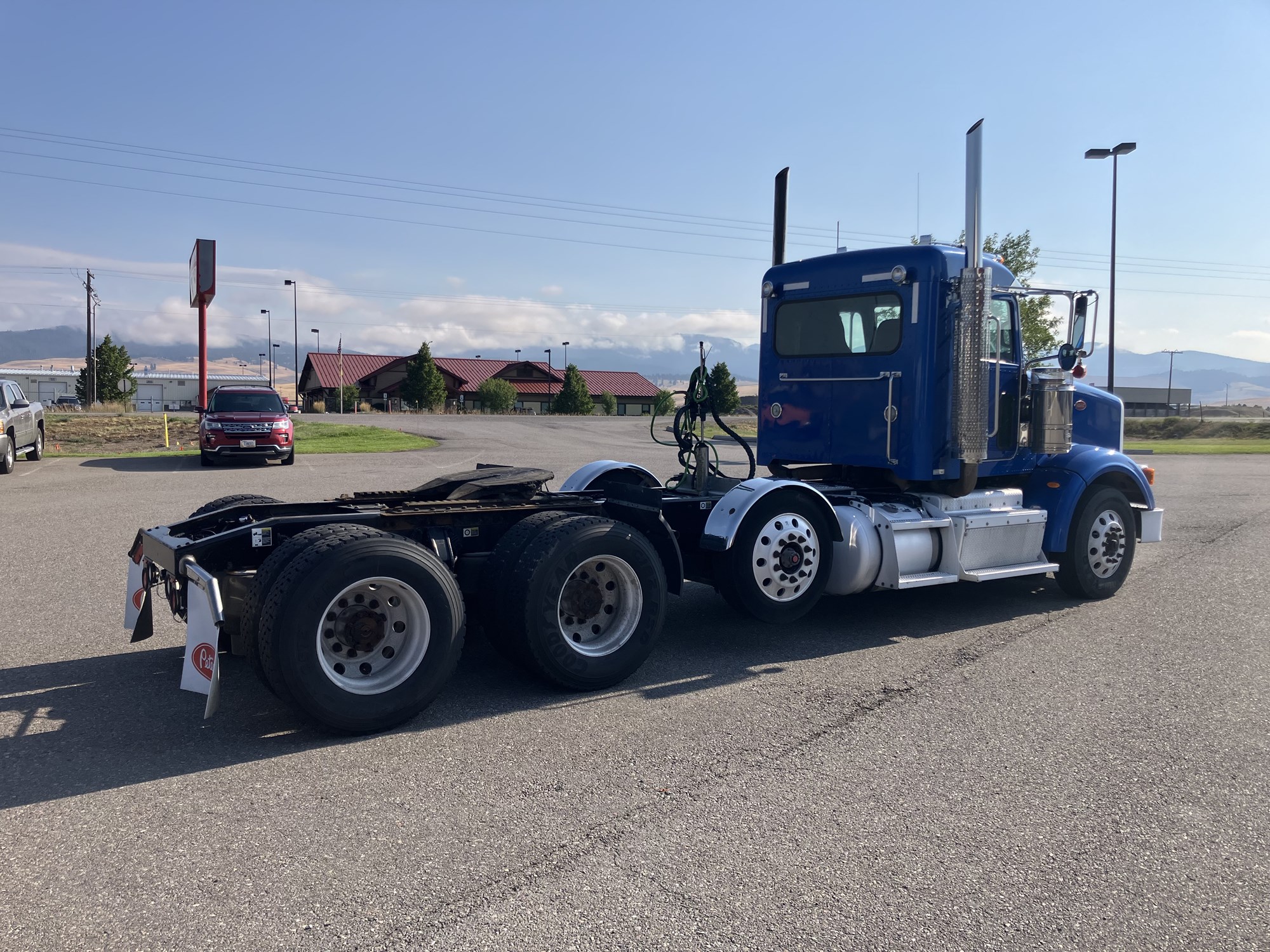 2016 Peterbilt 367 - image 4 of 6