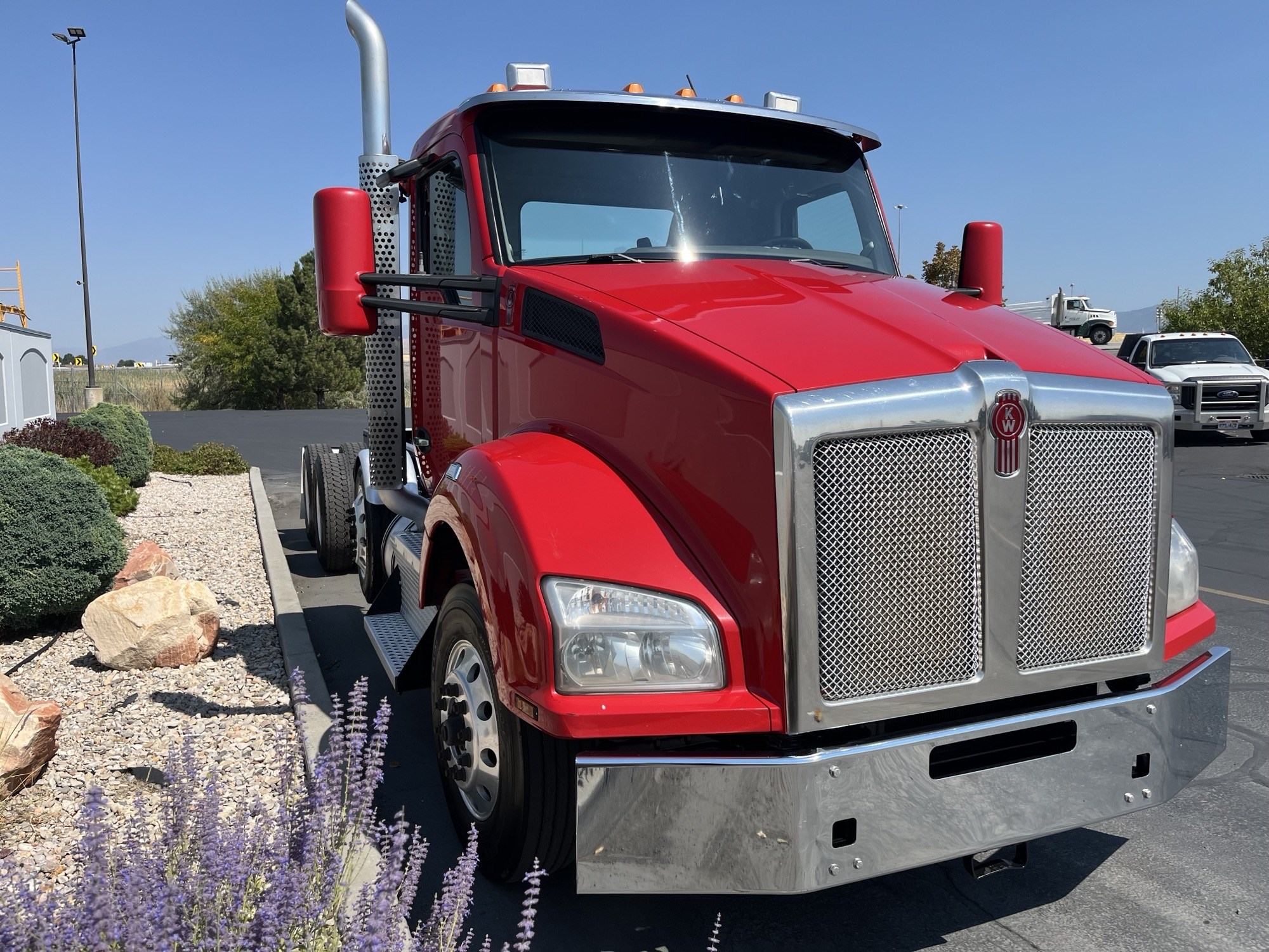 2016 Kenworth T880 - image 3 of 6