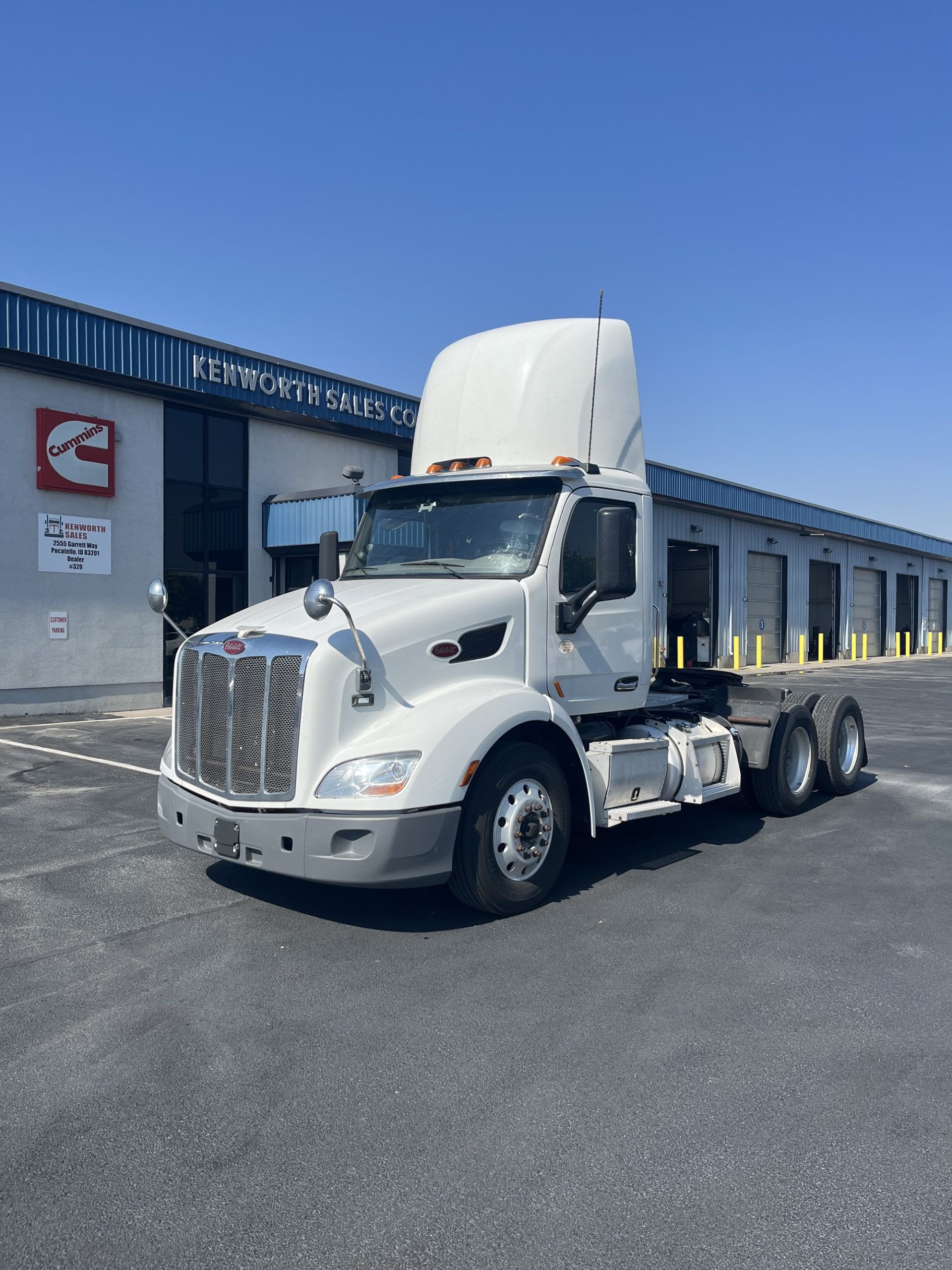 2018 Peterbilt 579 - image 1 of 3