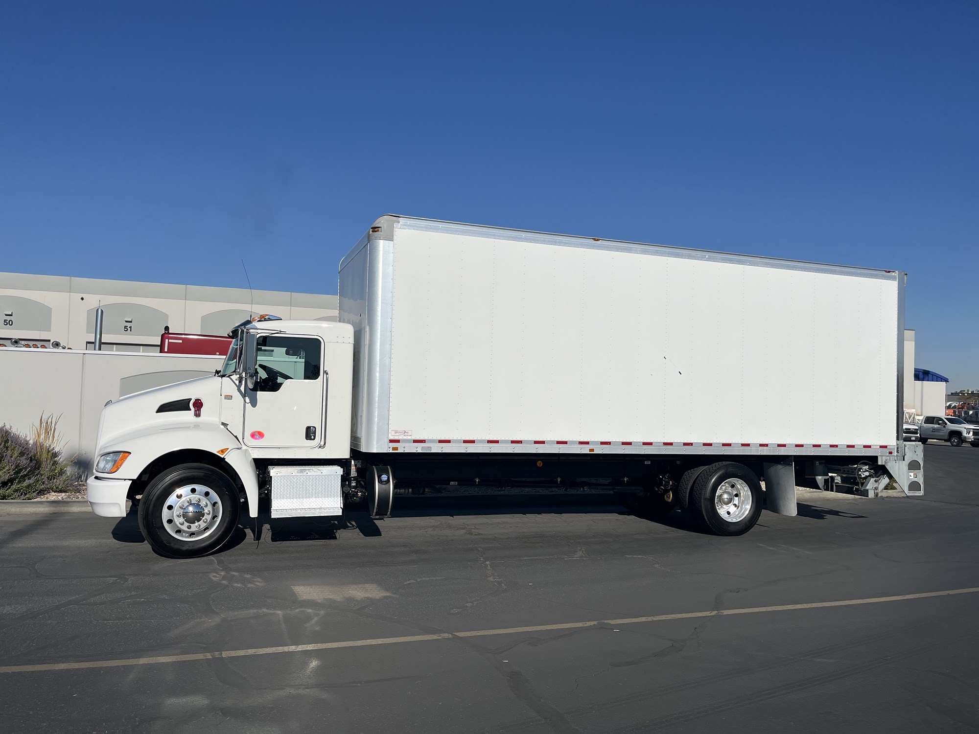 2018 Kenworth T270 - image 1 of 6