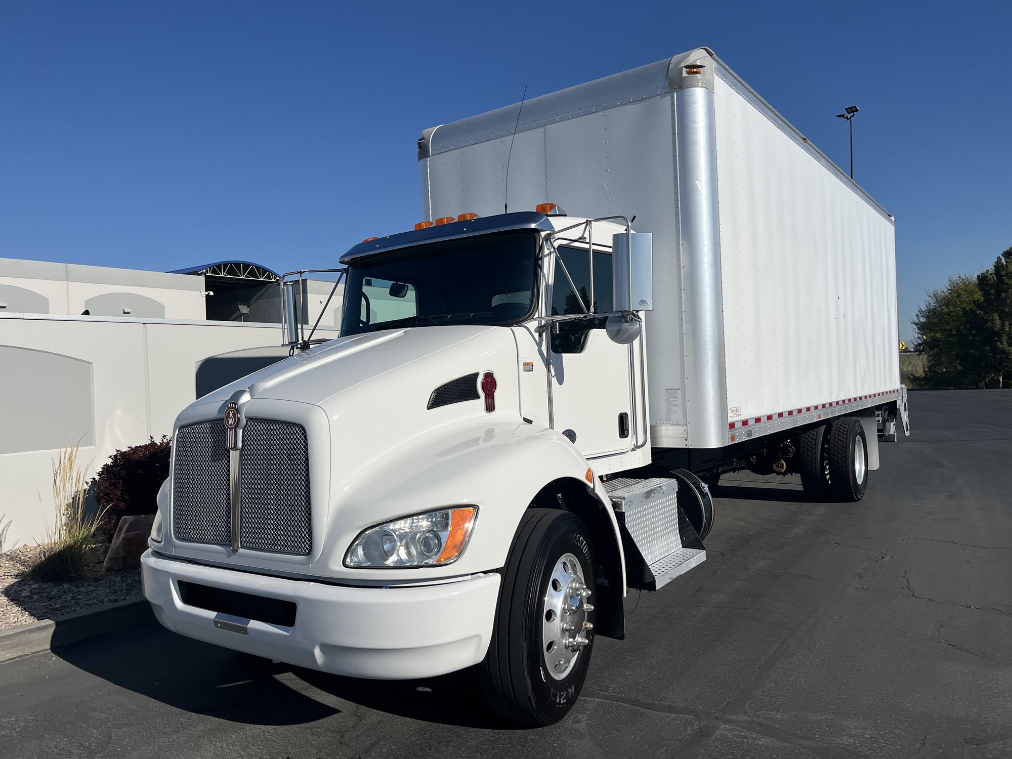 2018 Kenworth T270 - image 2 of 6