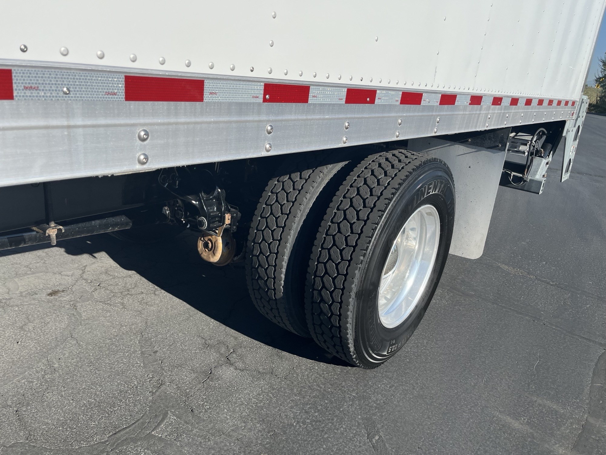 2018 Kenworth T270 - image 4 of 6