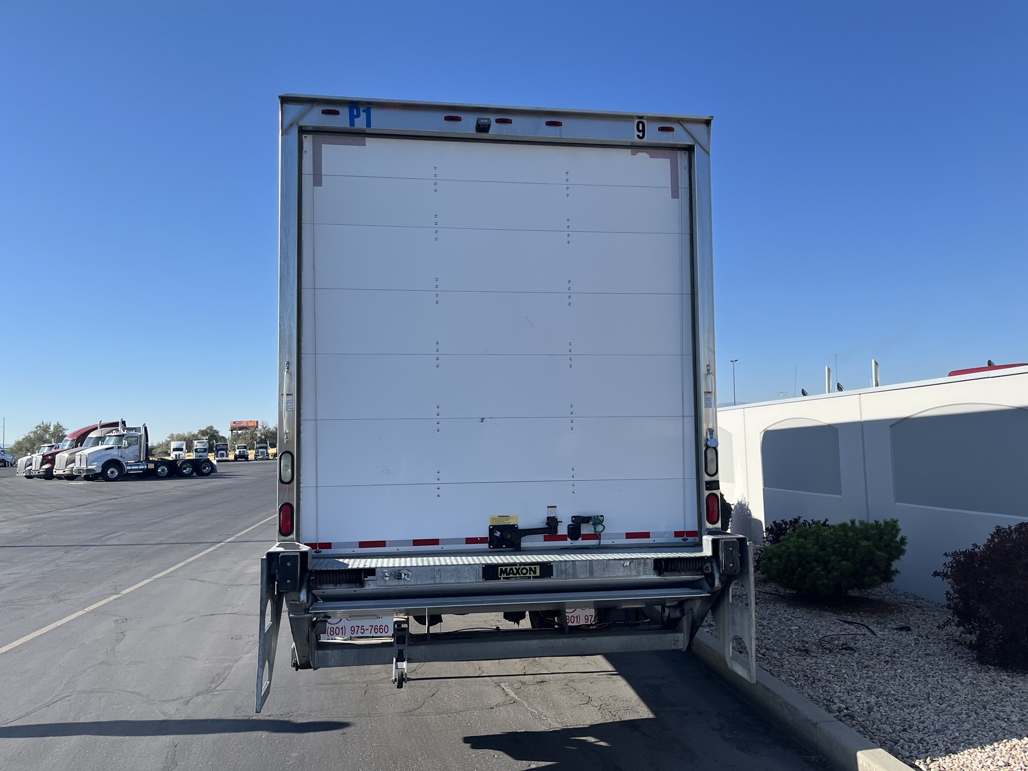 2018 Kenworth T270 - image 5 of 6