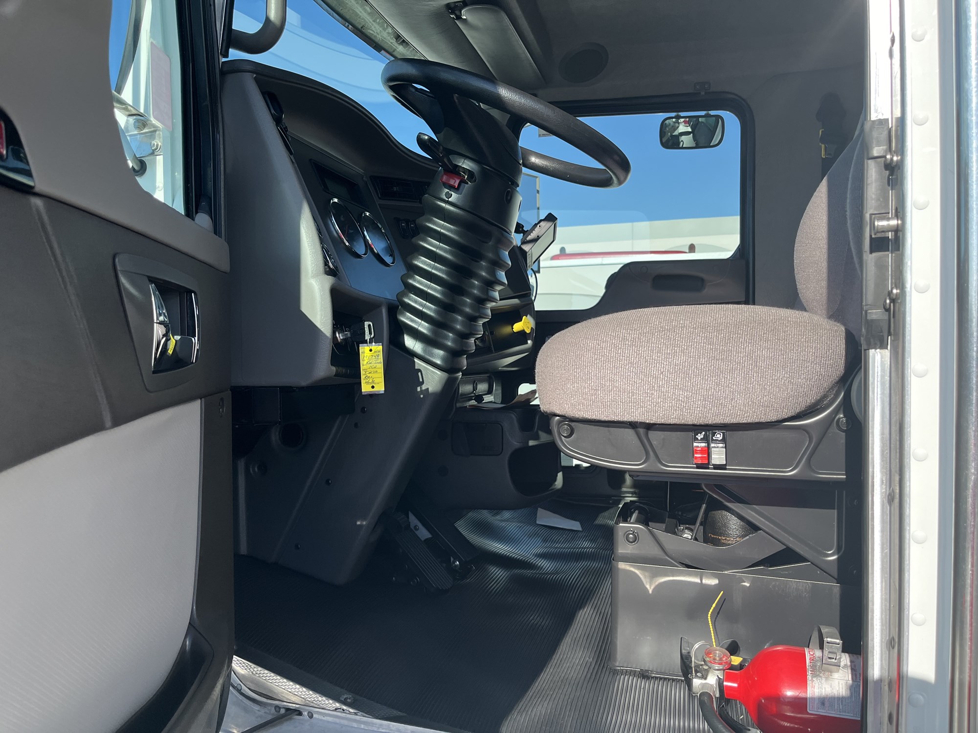 2018 Kenworth T270 - image 6 of 6