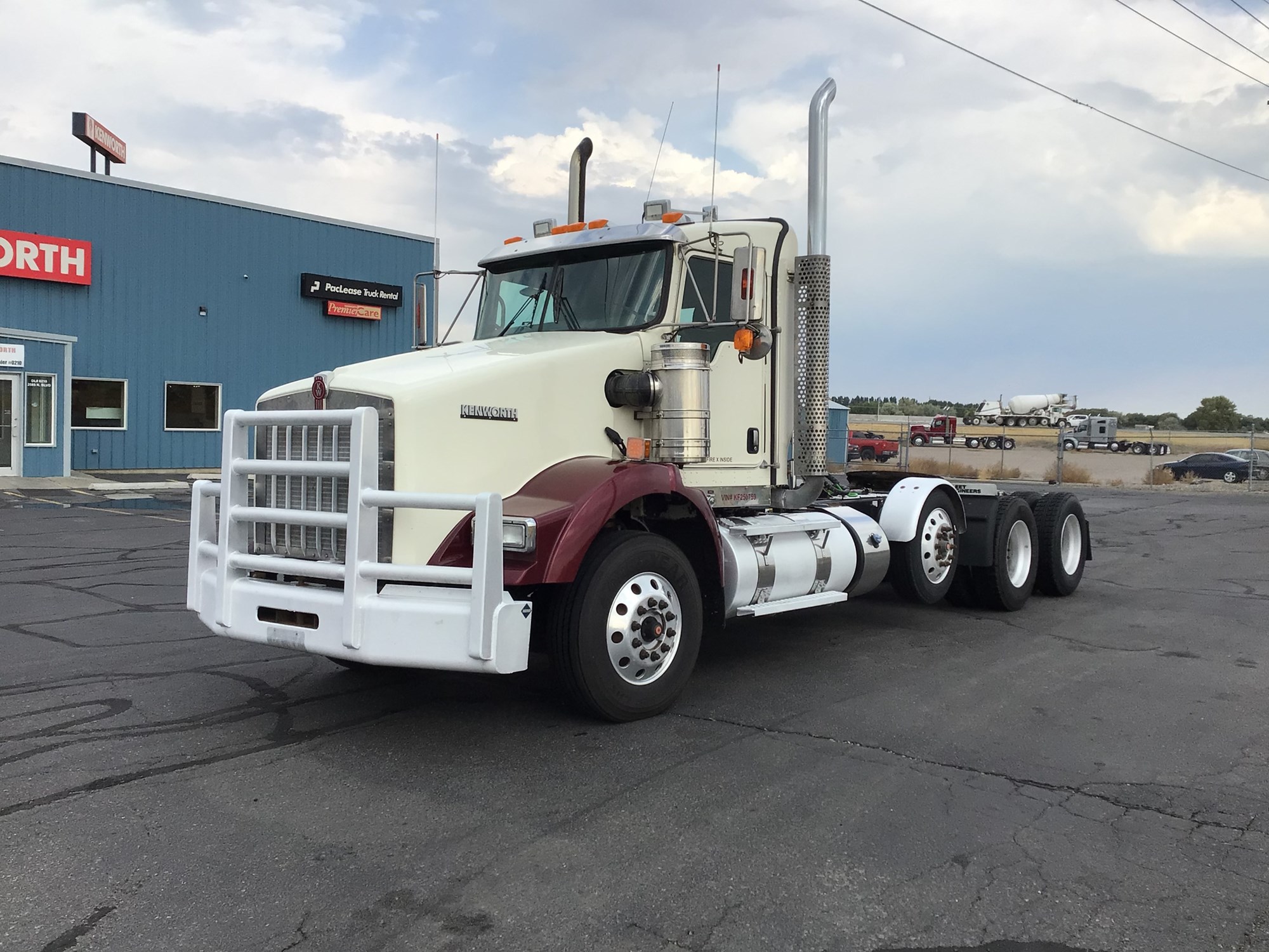 2019 Kenworth T800 - image 1 of 6