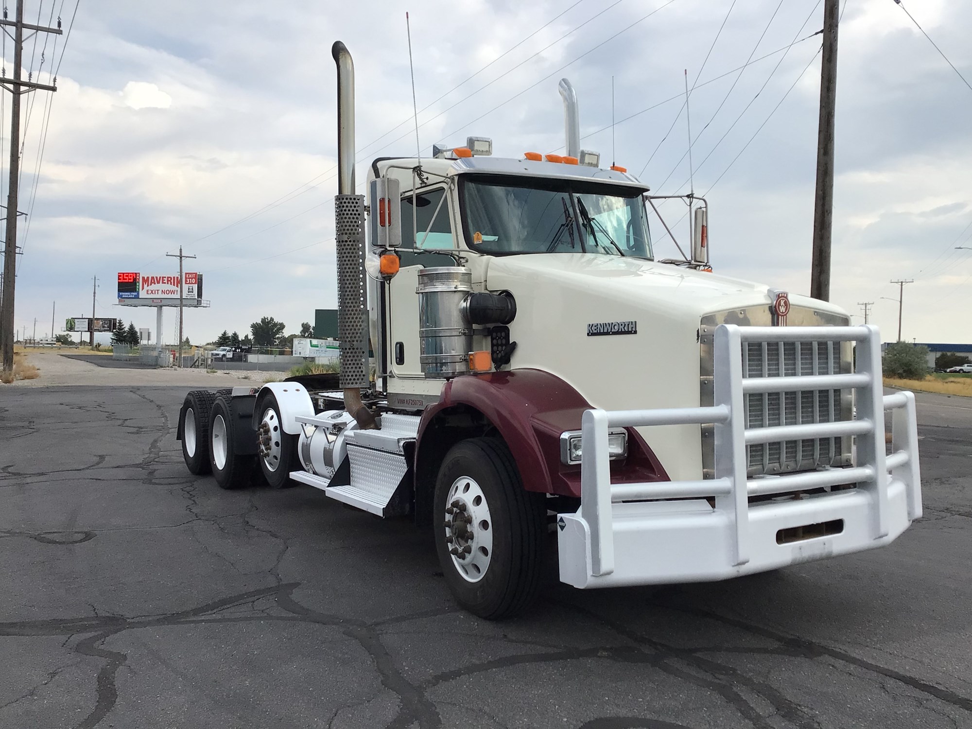 2019 Kenworth T800 - image 3 of 6