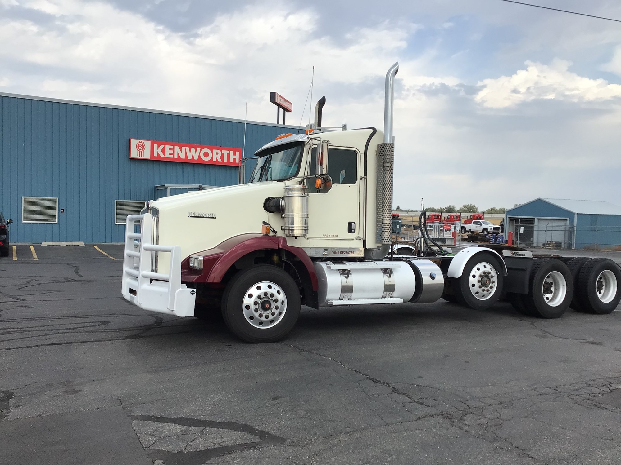 2019 Kenworth T800 - image 4 of 6