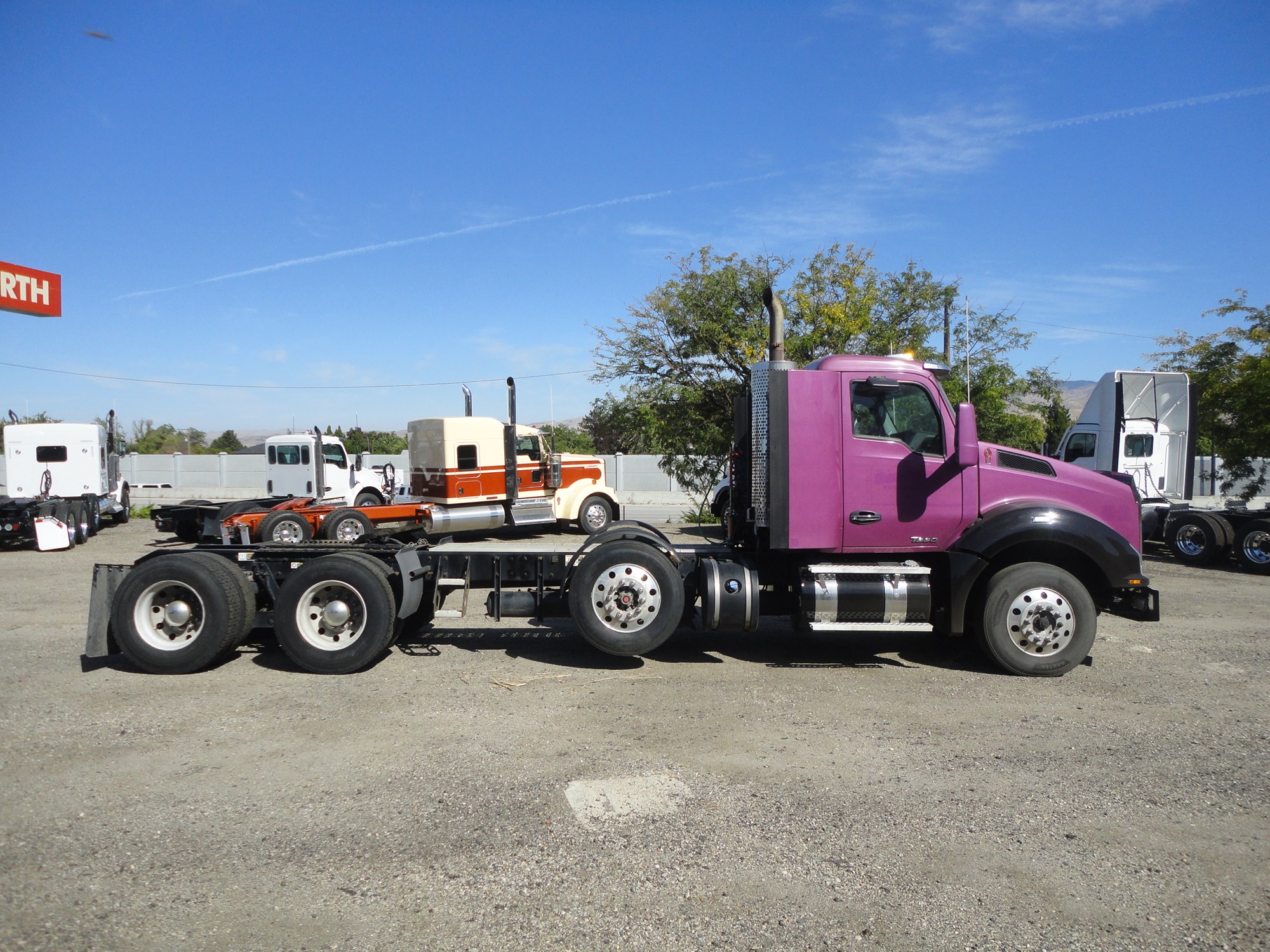 2019 Kenworth T880 - image 5 of 6